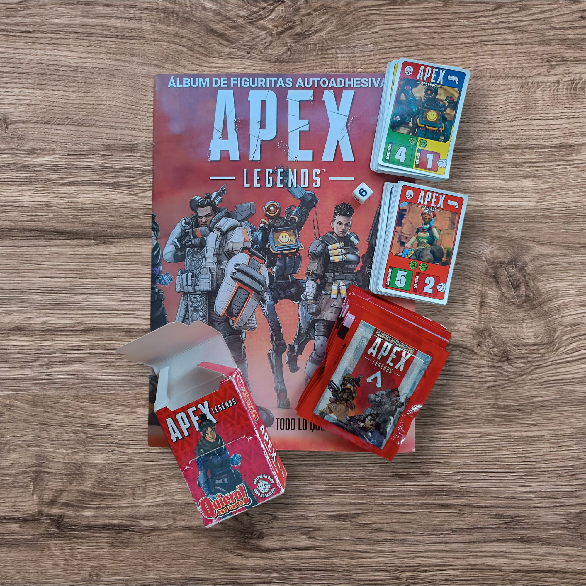 Álbum + 10 sobres de figuritas Apex + 1 mazo de cartas
