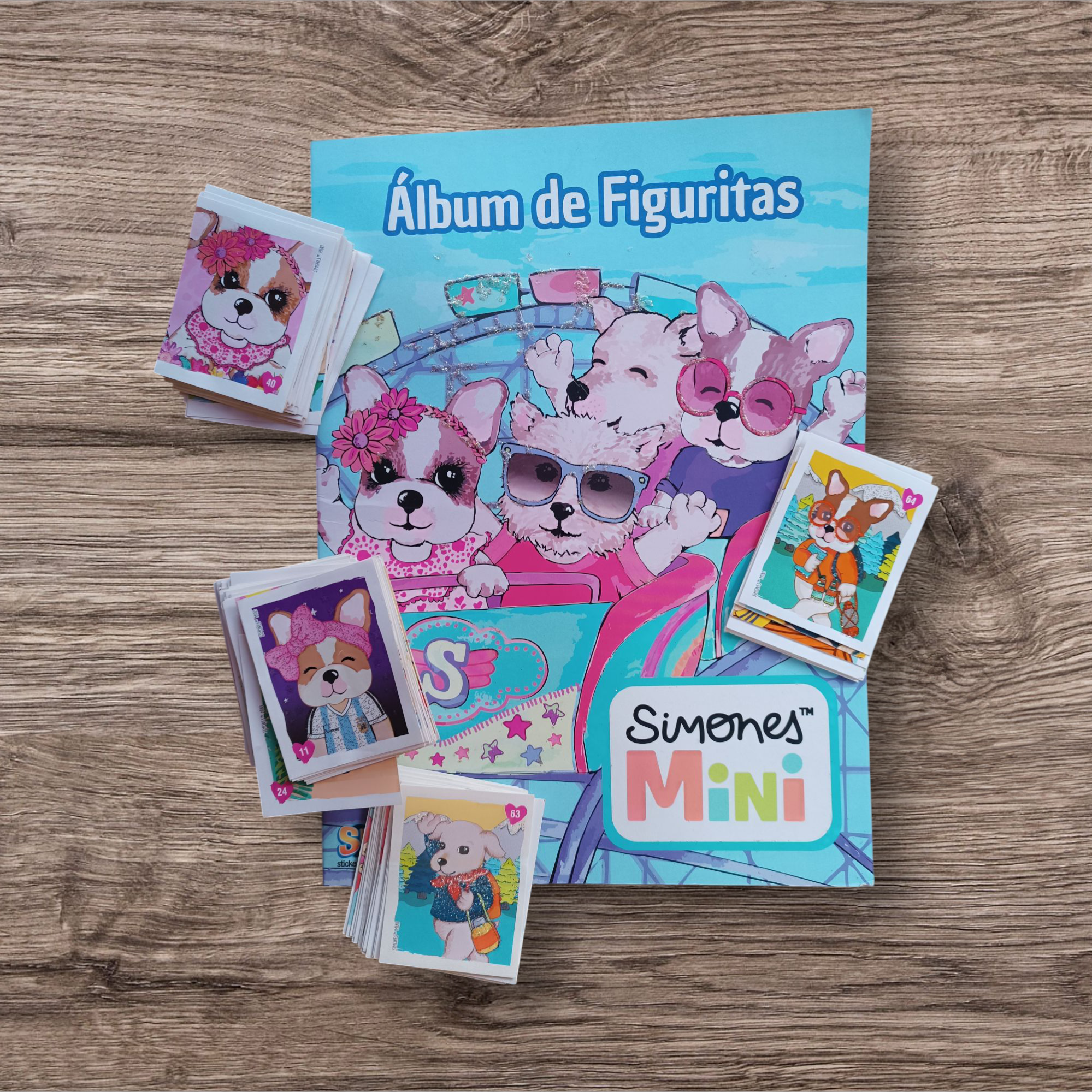 Álbum + 148 figuritas sin repetir Simones Mini