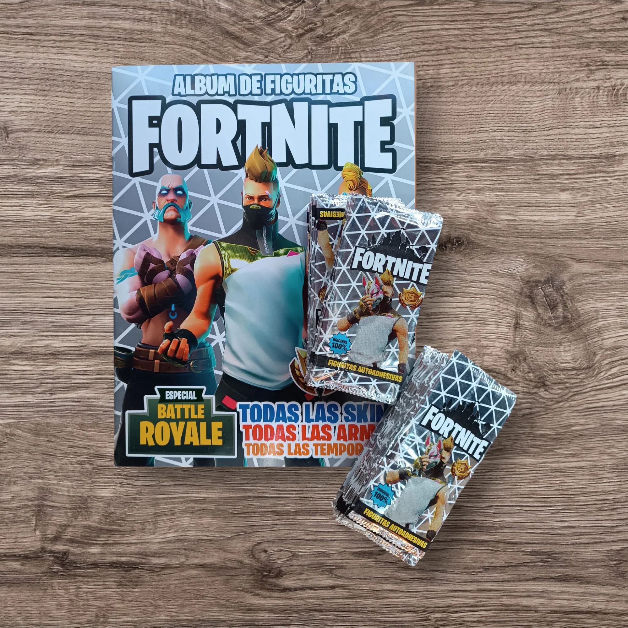 Álbum + 30 sobres de figuritas Fortnite