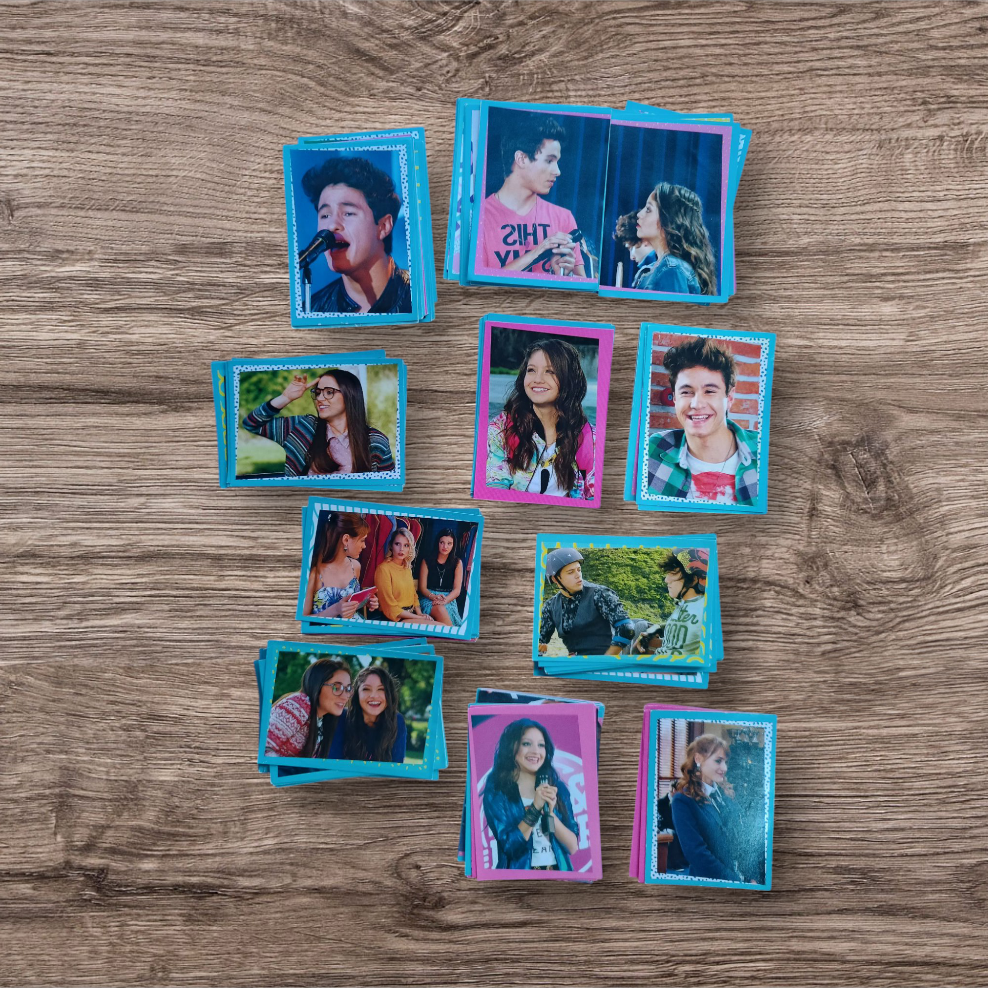 Lote 126 figuritas Soy Luna, de Panini