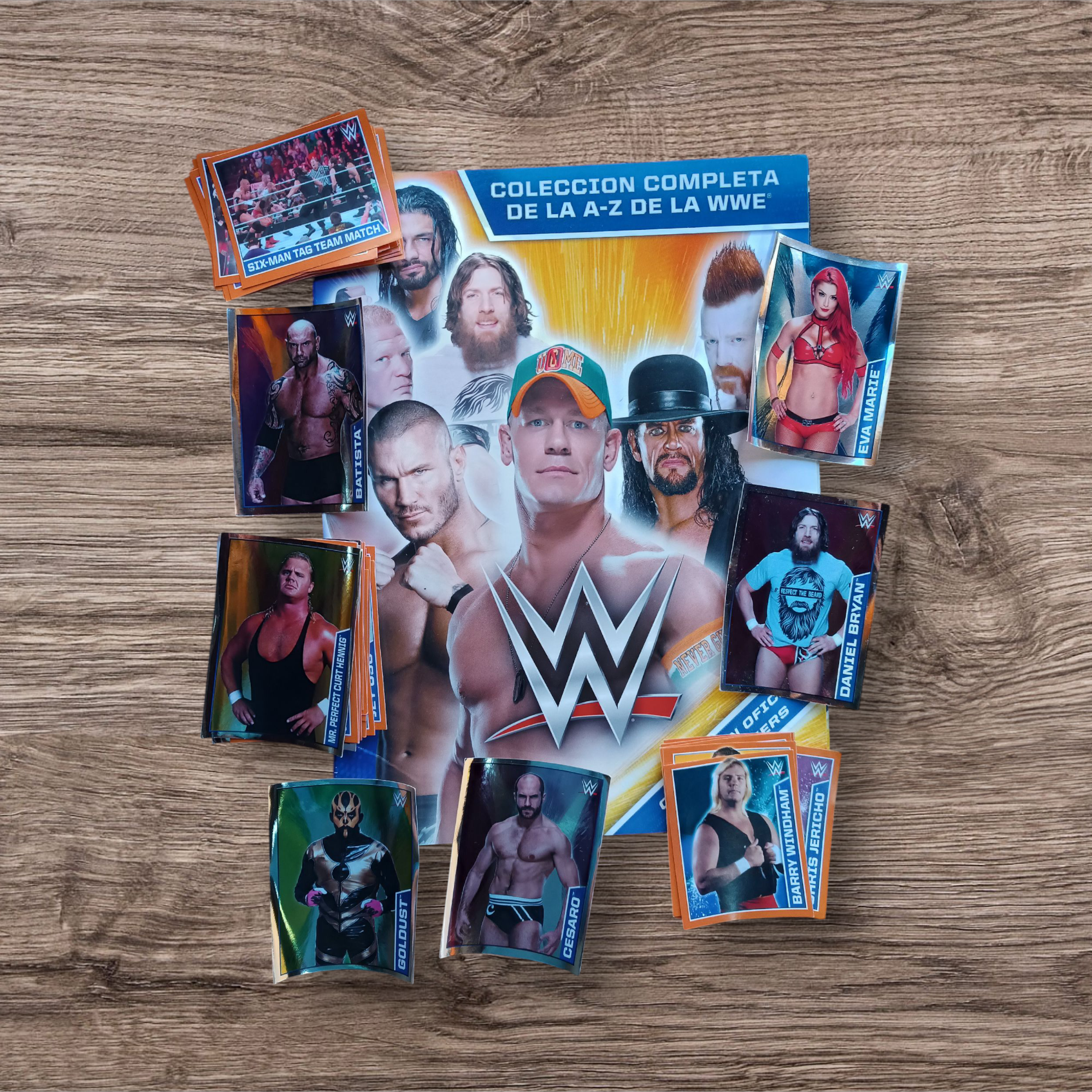 Álbum + 50 figuritas sin repetir WWE, de Topps