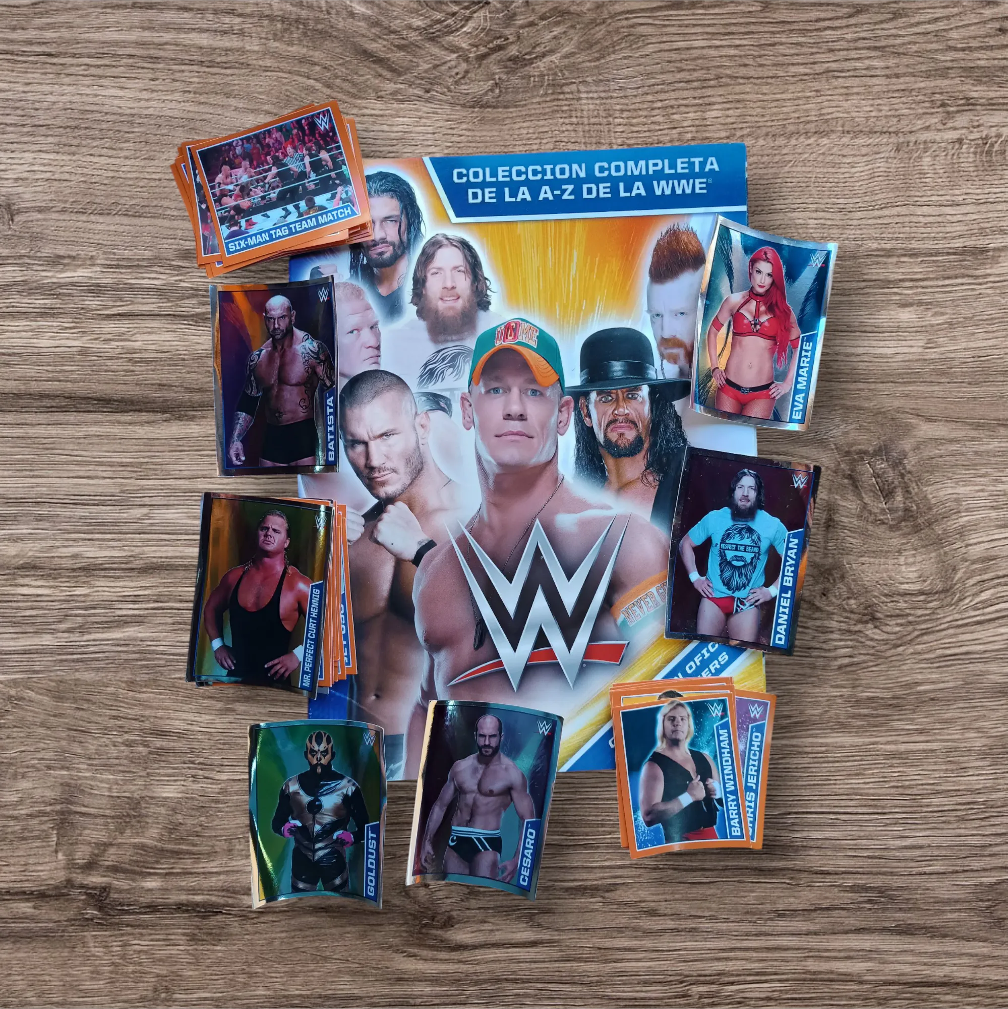 Álbum + 50 figuritas sin repetir WWE, de Topps