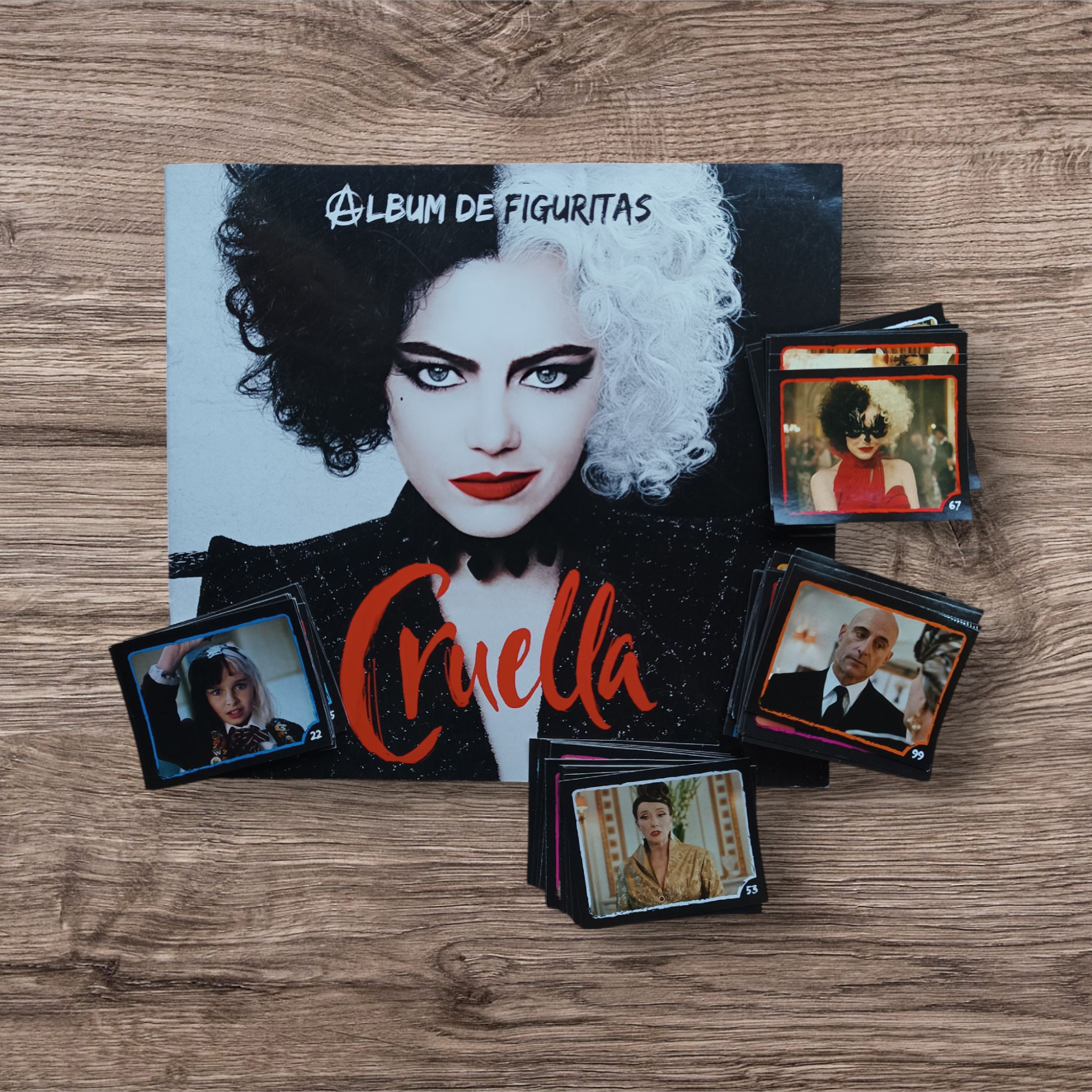 Álbum + 108 figuritas sin repetir Cruella