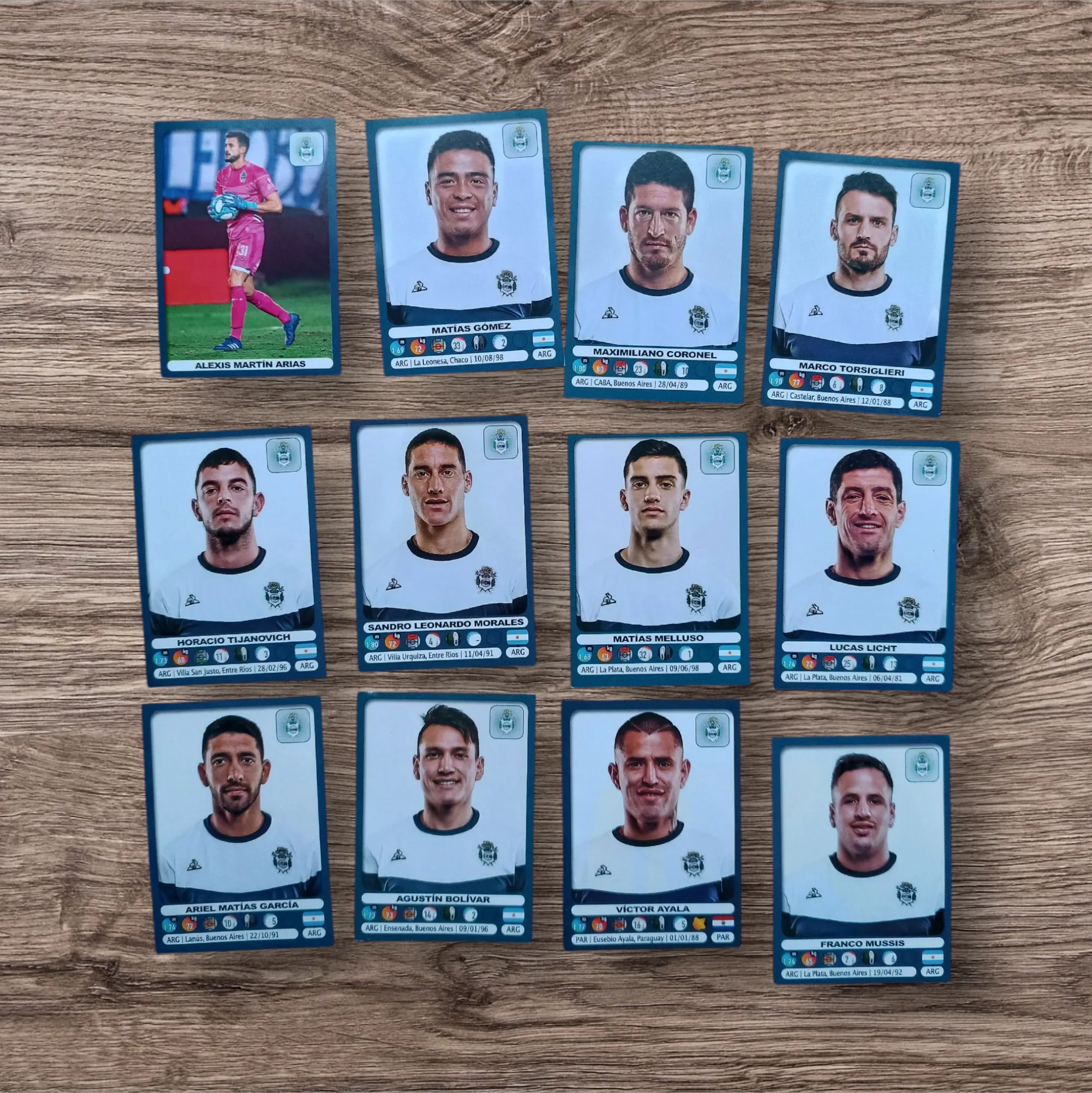 Lote 12 figuritas sin repetir Gimnasia y Esgrima de La Plata