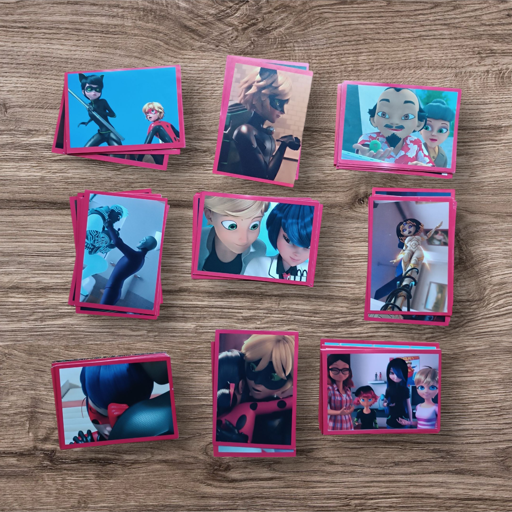 Lote 64 figuritas sin repetir Miraculous