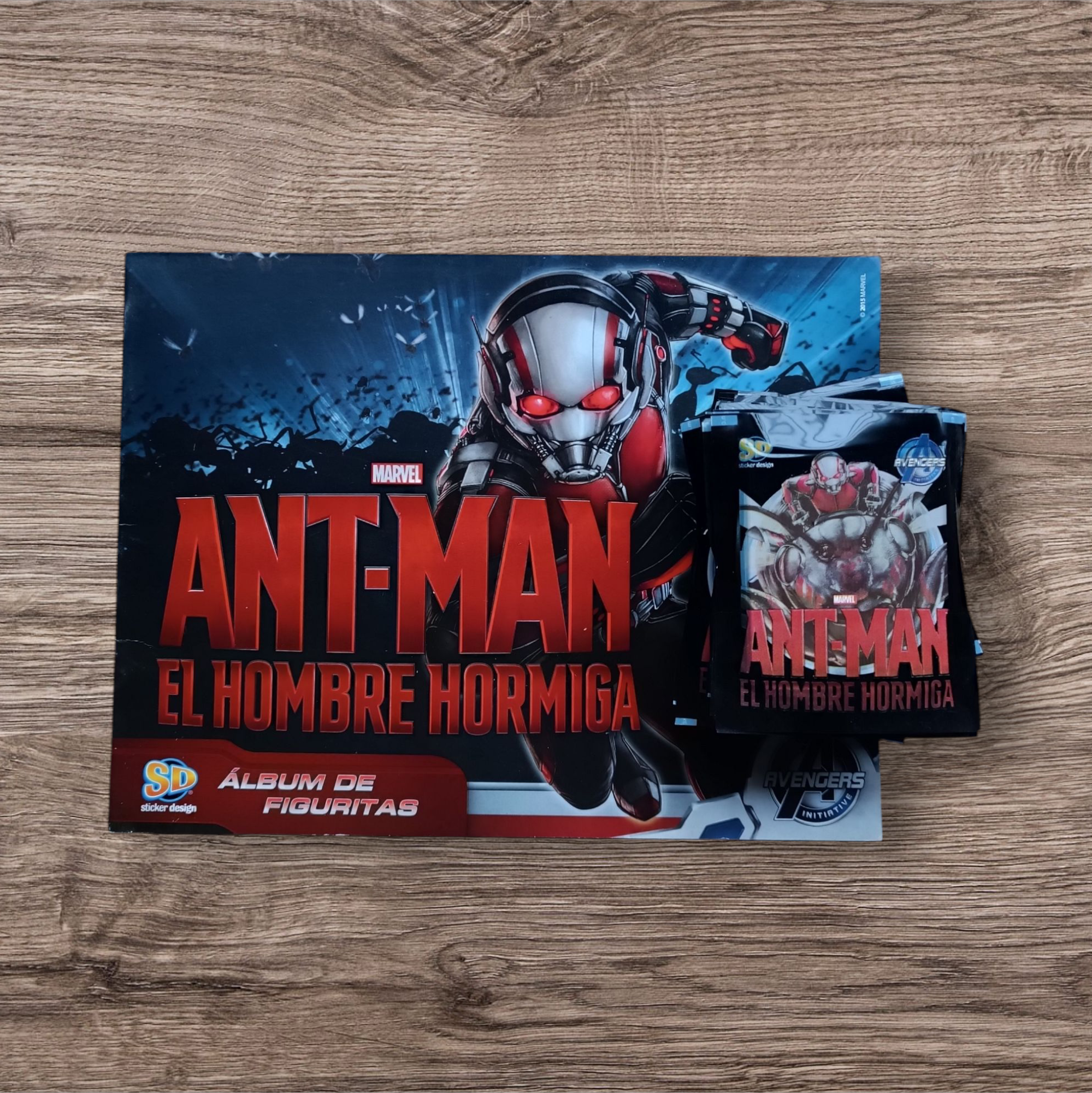 Álbum + 50 sobres de figuritas Antman