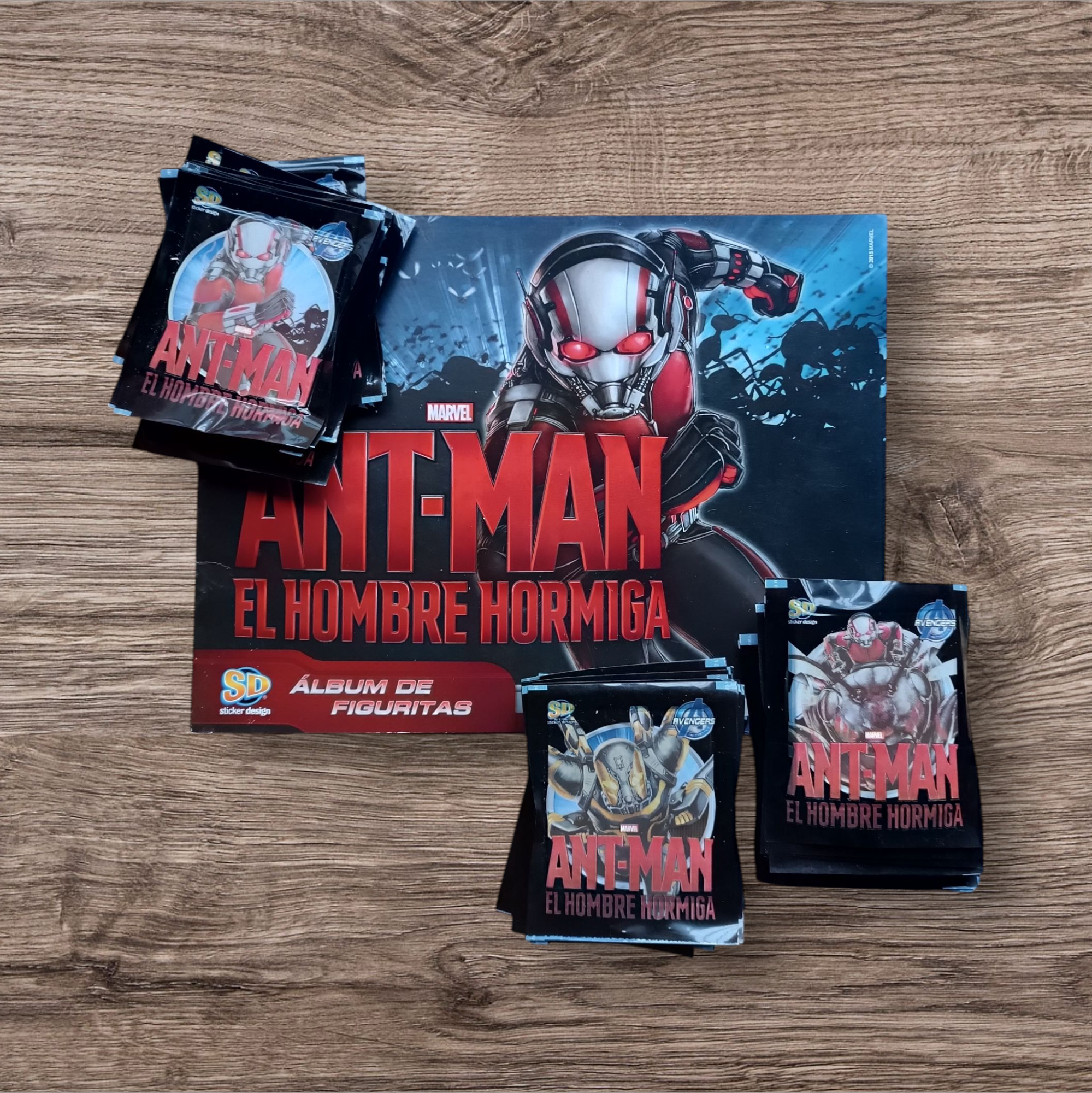Álbum + 50 sobres de figuritas Antman