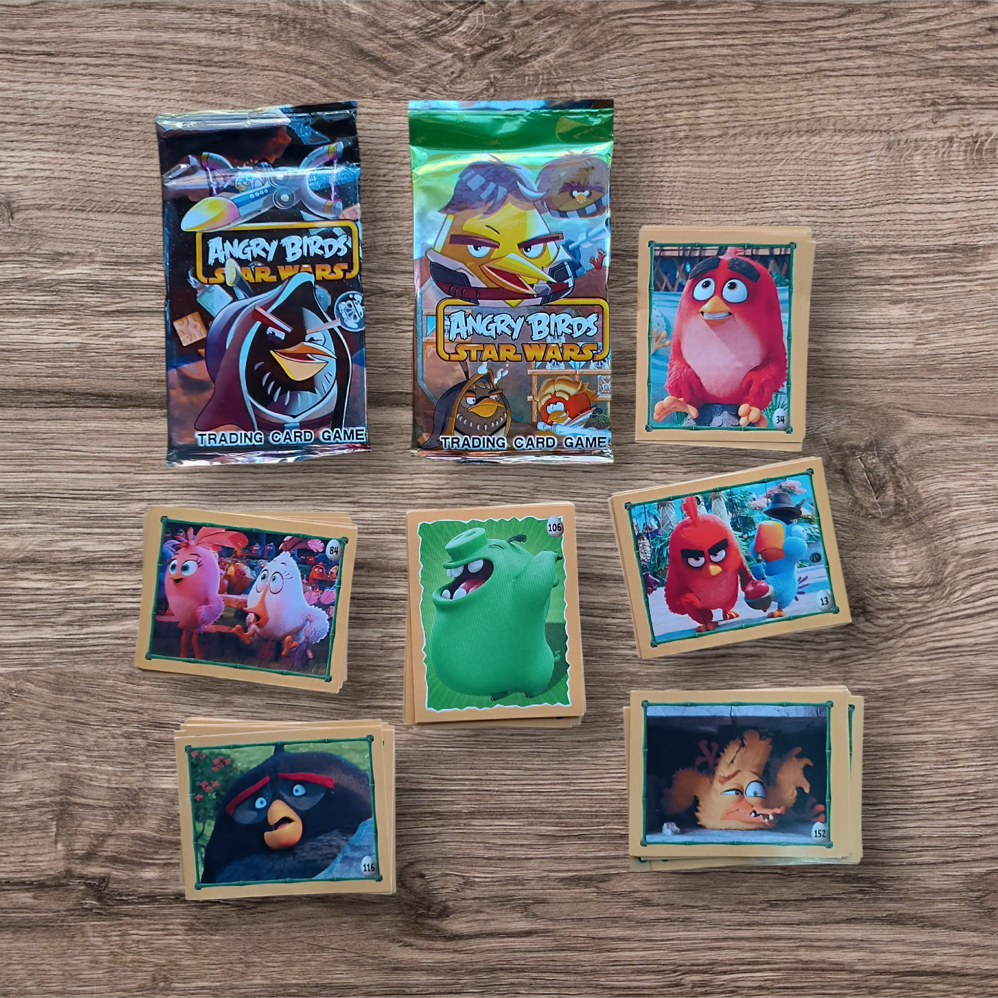 Lote 42 figuritas sin repetir Angry Birds + 2 sobres de cartas coleccionables