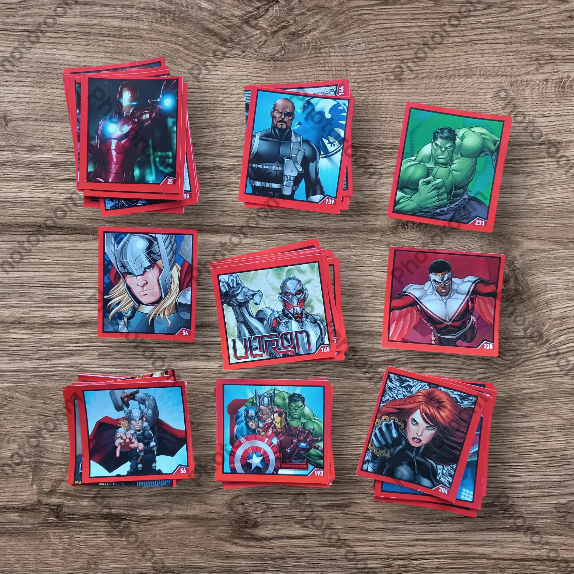 Hermoso lote 56 figuritas sin repetir Avengers