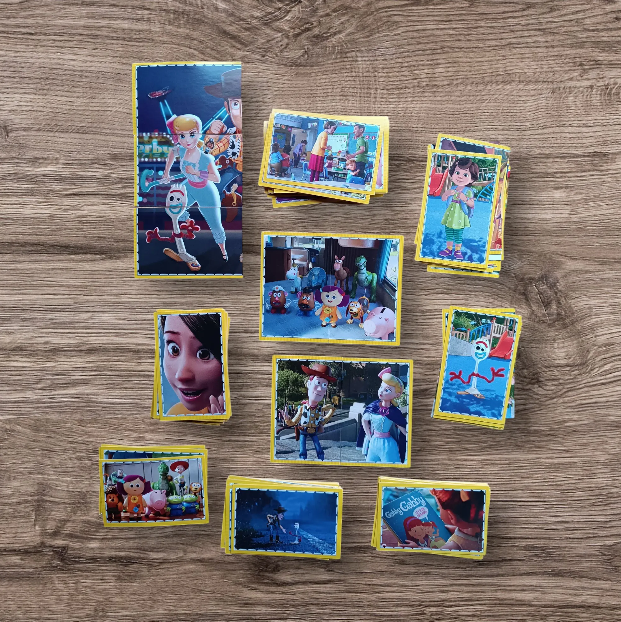 Lote 124 figuritas sin repetir Toy Story 4, de Panini