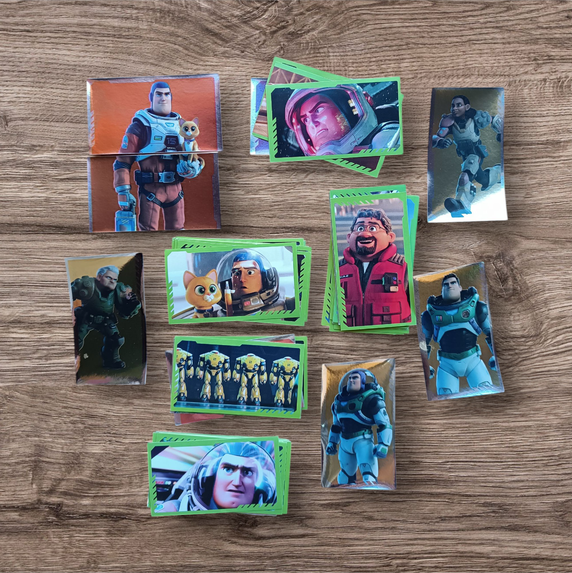 Lote 67 figuritas sin repetir de Lightyear, de Panini