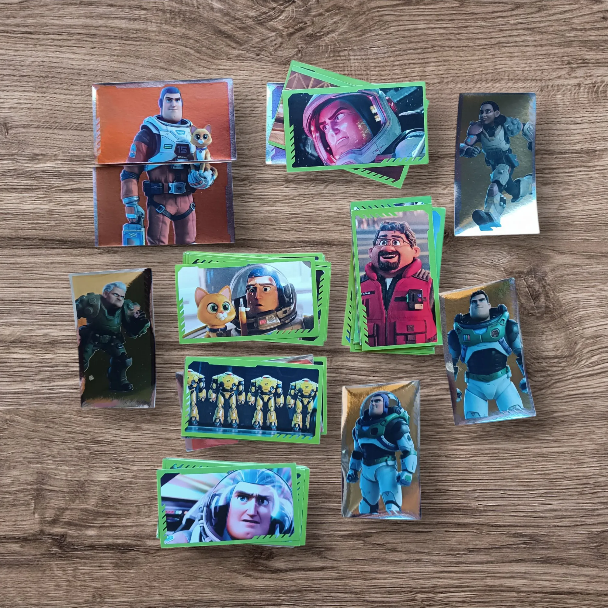 Lote 67 figuritas sin repetir de Lightyear, de Panini