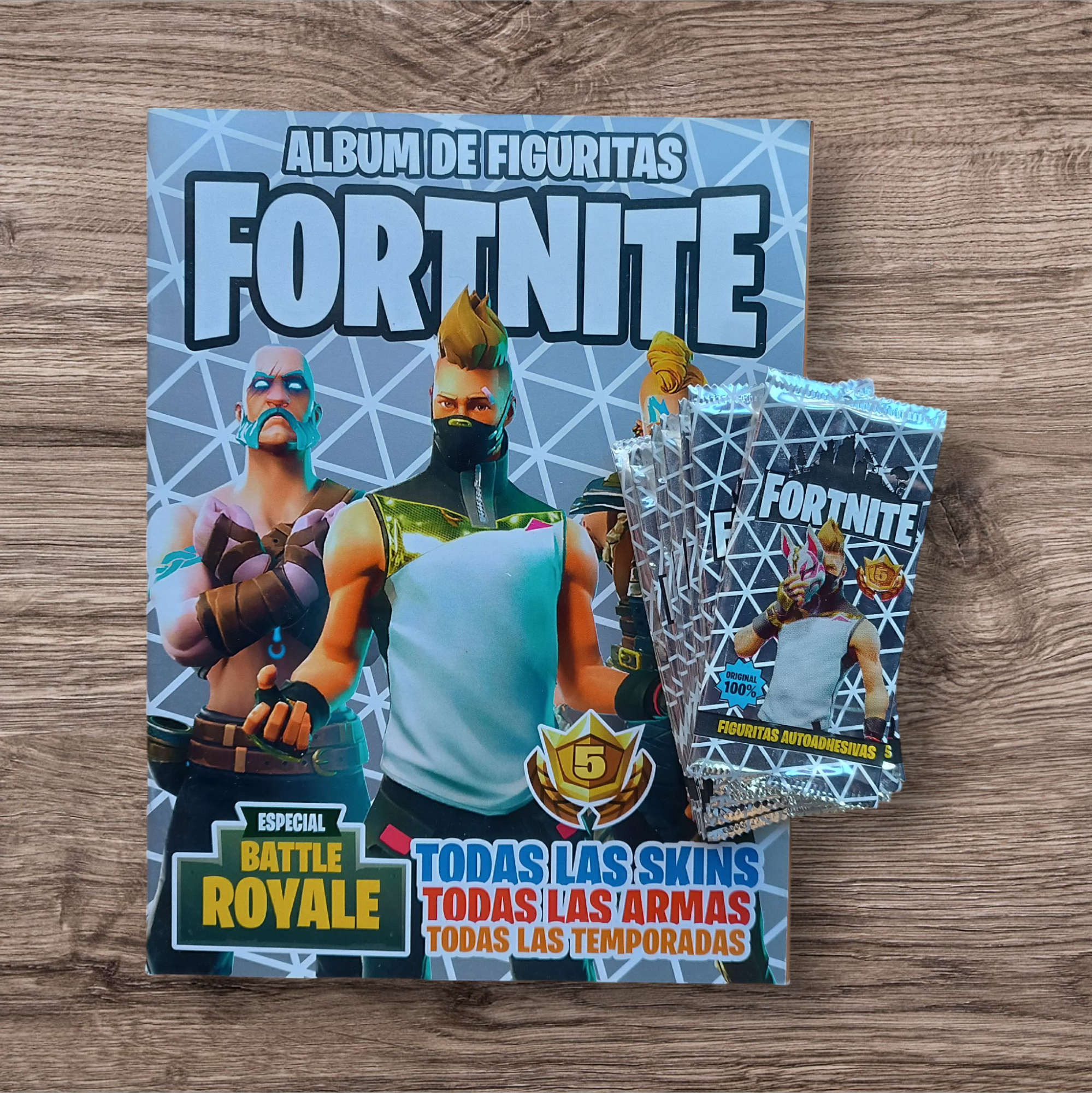 Álbum + 11 sobres de figuritas Fortnite Especial Battle Royale