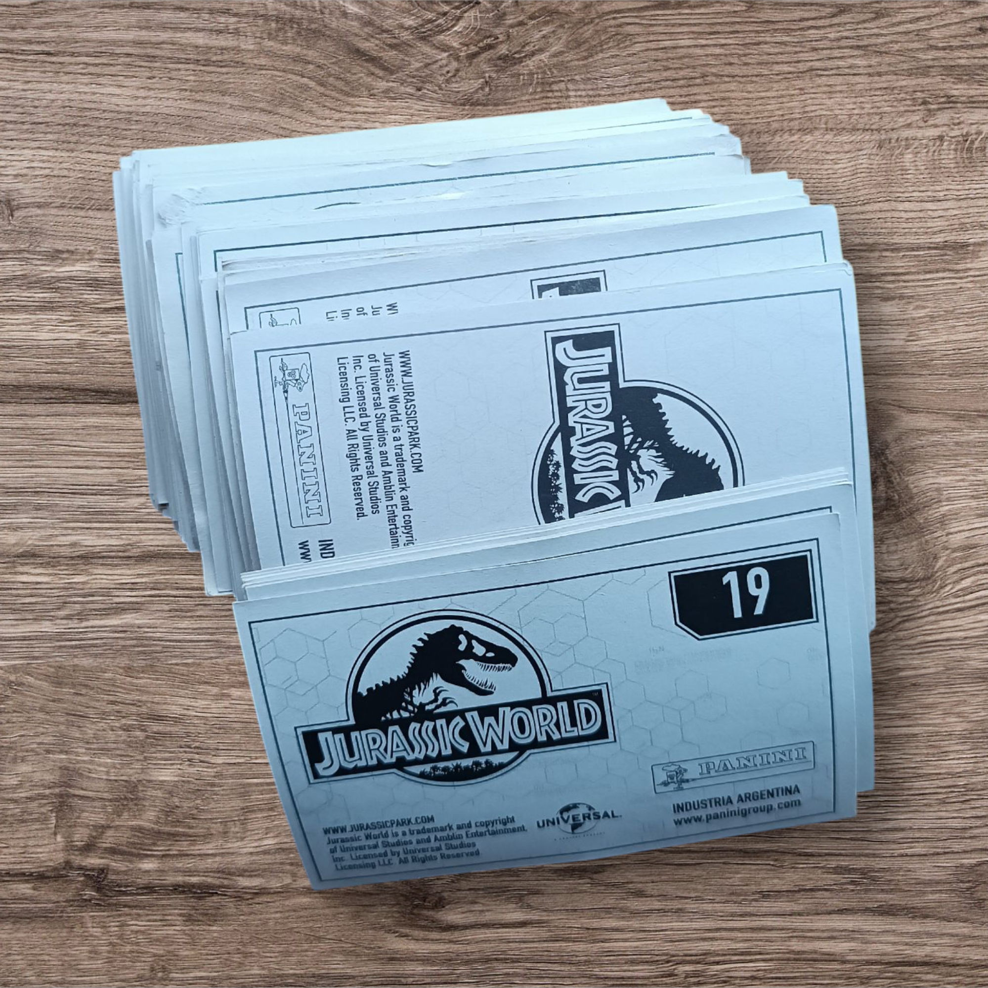 Lote 103 figuritas sin repetir Jurassic World, de Panini
