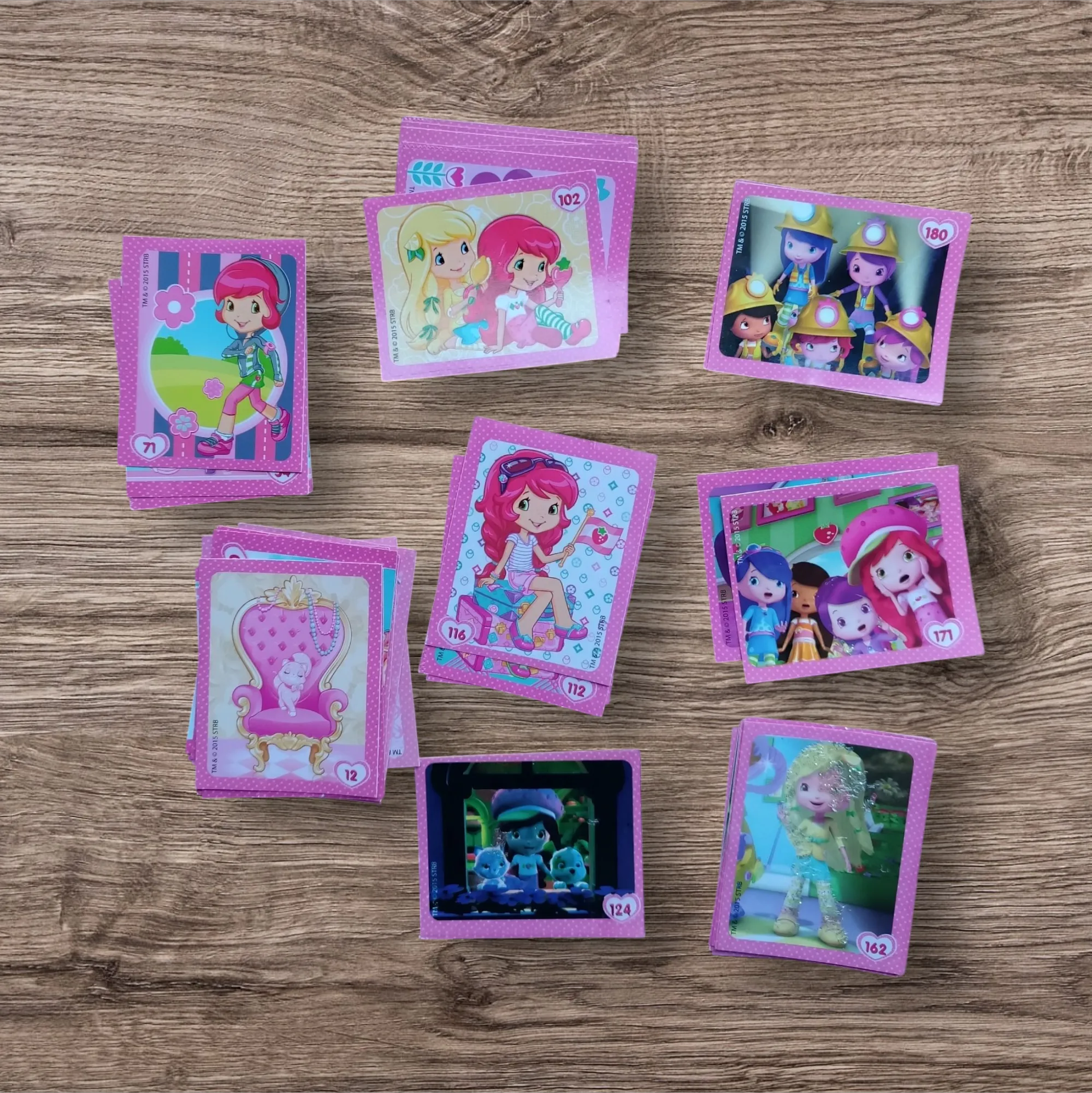 Lote 35 figuritas sin repetir Frutillitas