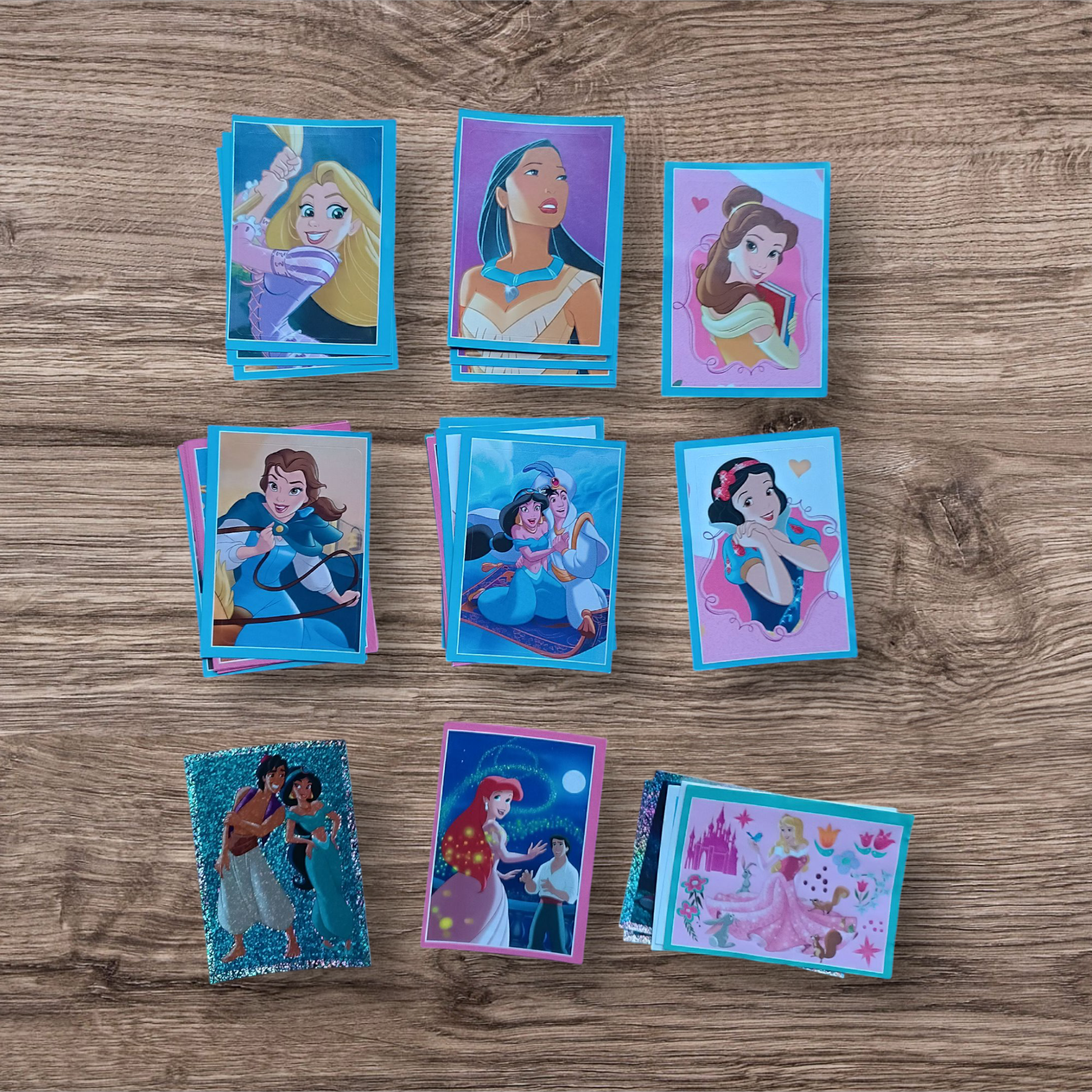 Lote 36 figuritas Princesas Vive tu aventura, de Panini