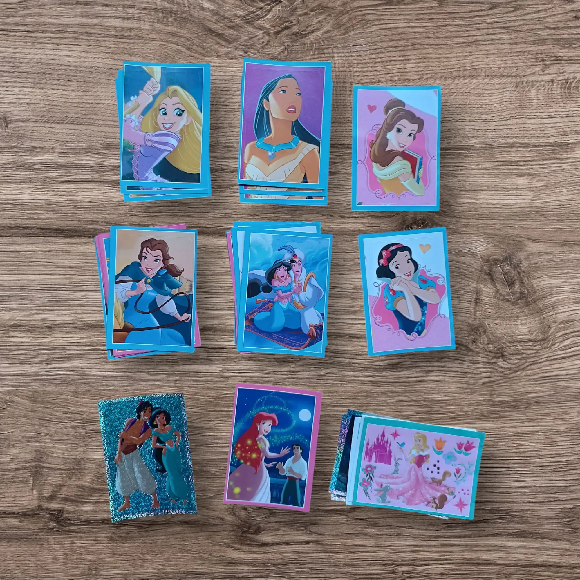 Lote 36 figuritas Princesas Vive tu aventura, de Panini