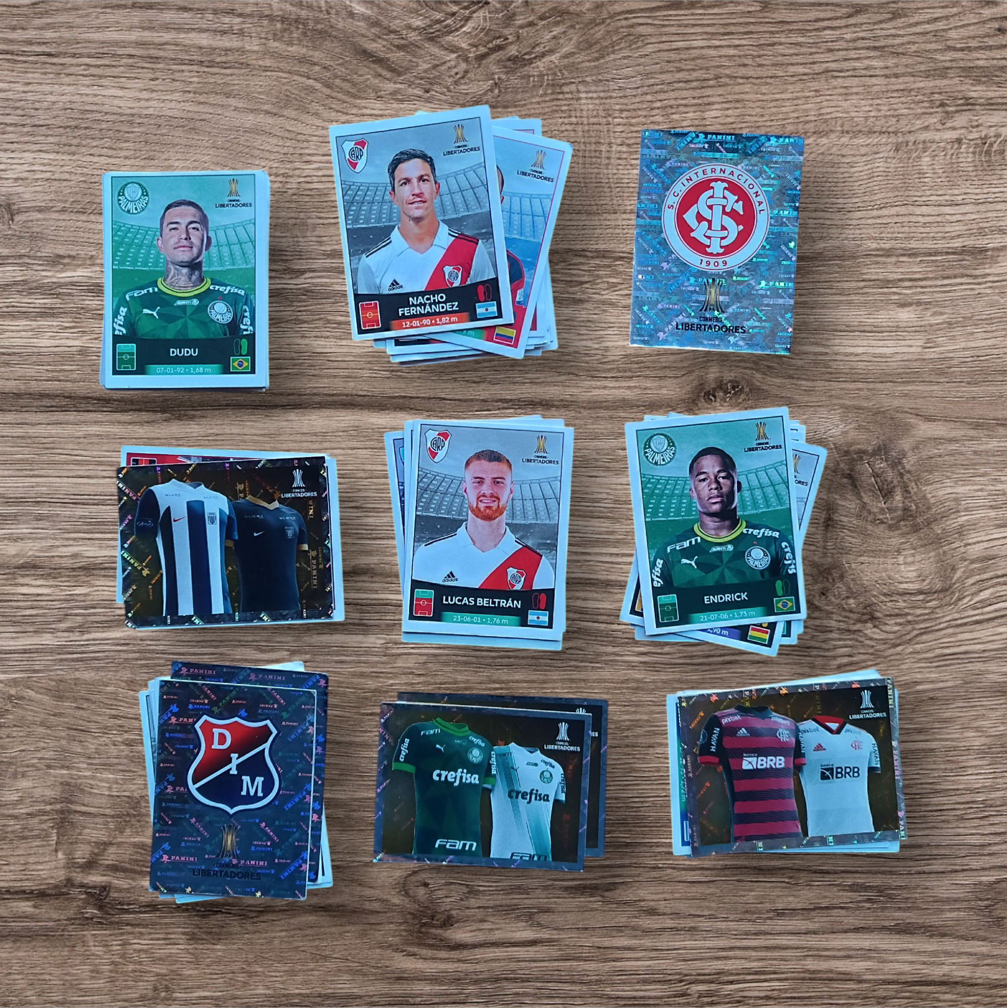 Lote 64 figuritas Copa Libertadores 2023