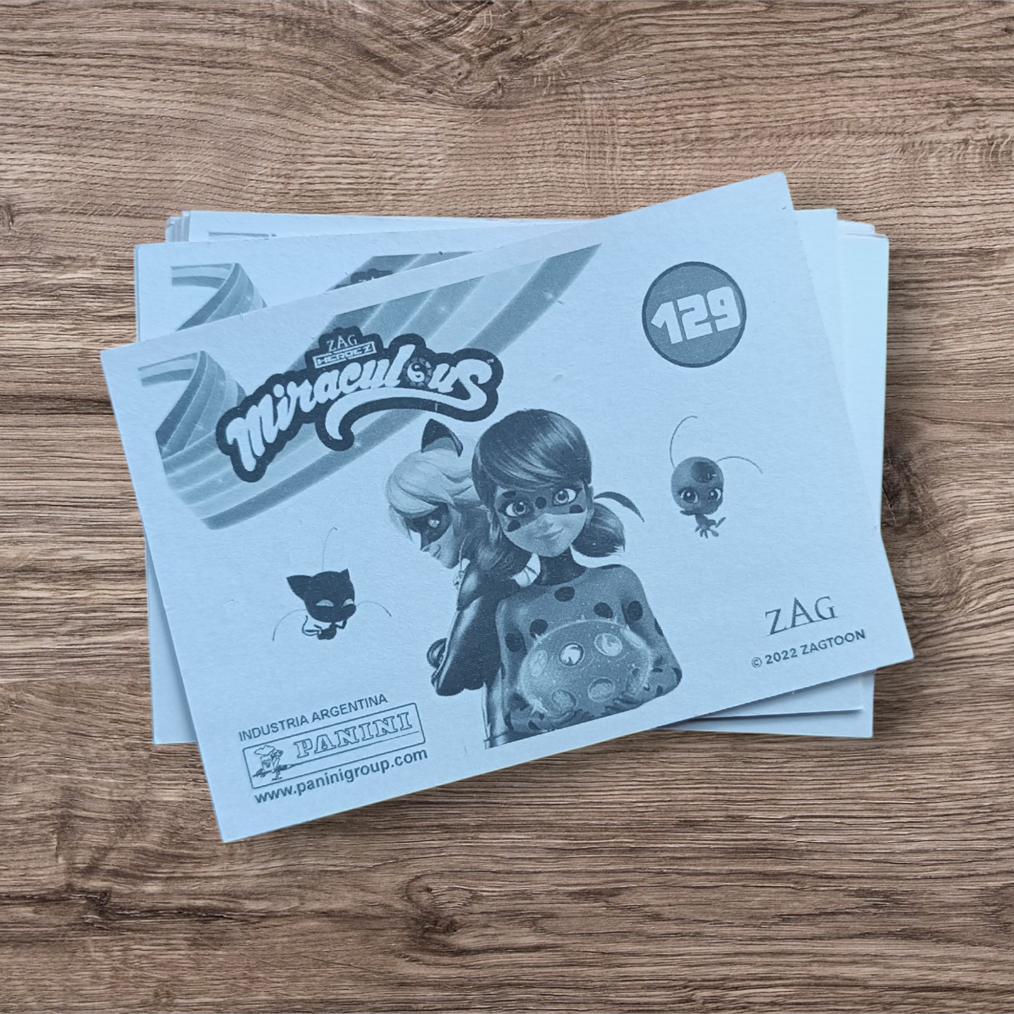 Lote 47 figuritas sin repetir Miraculous, de Panini