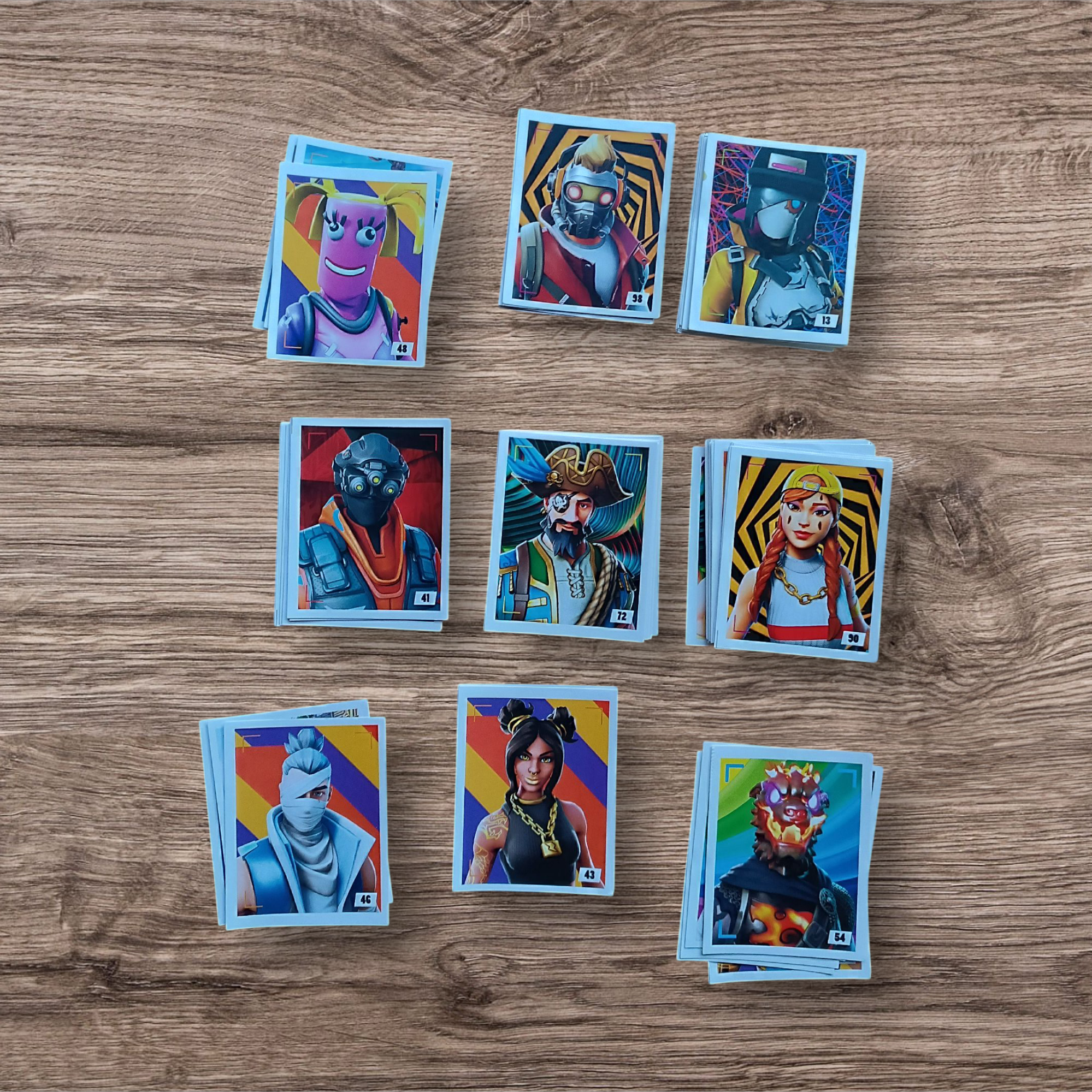 Lote 74 figuritas sin repetir Fortnite