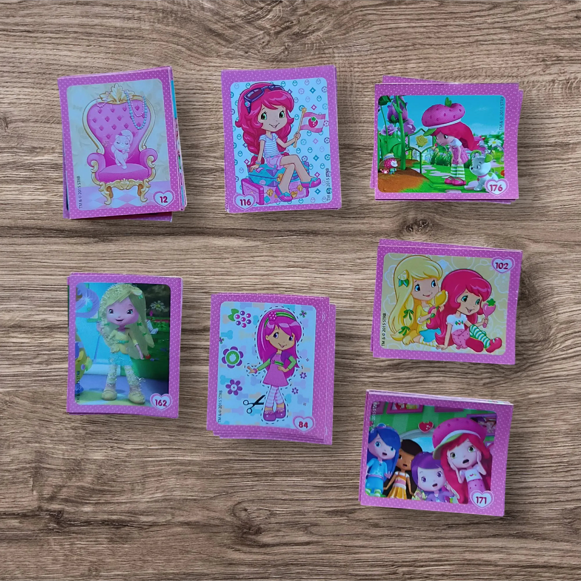 Lote 35 figuritas sin repetir Frutillitas