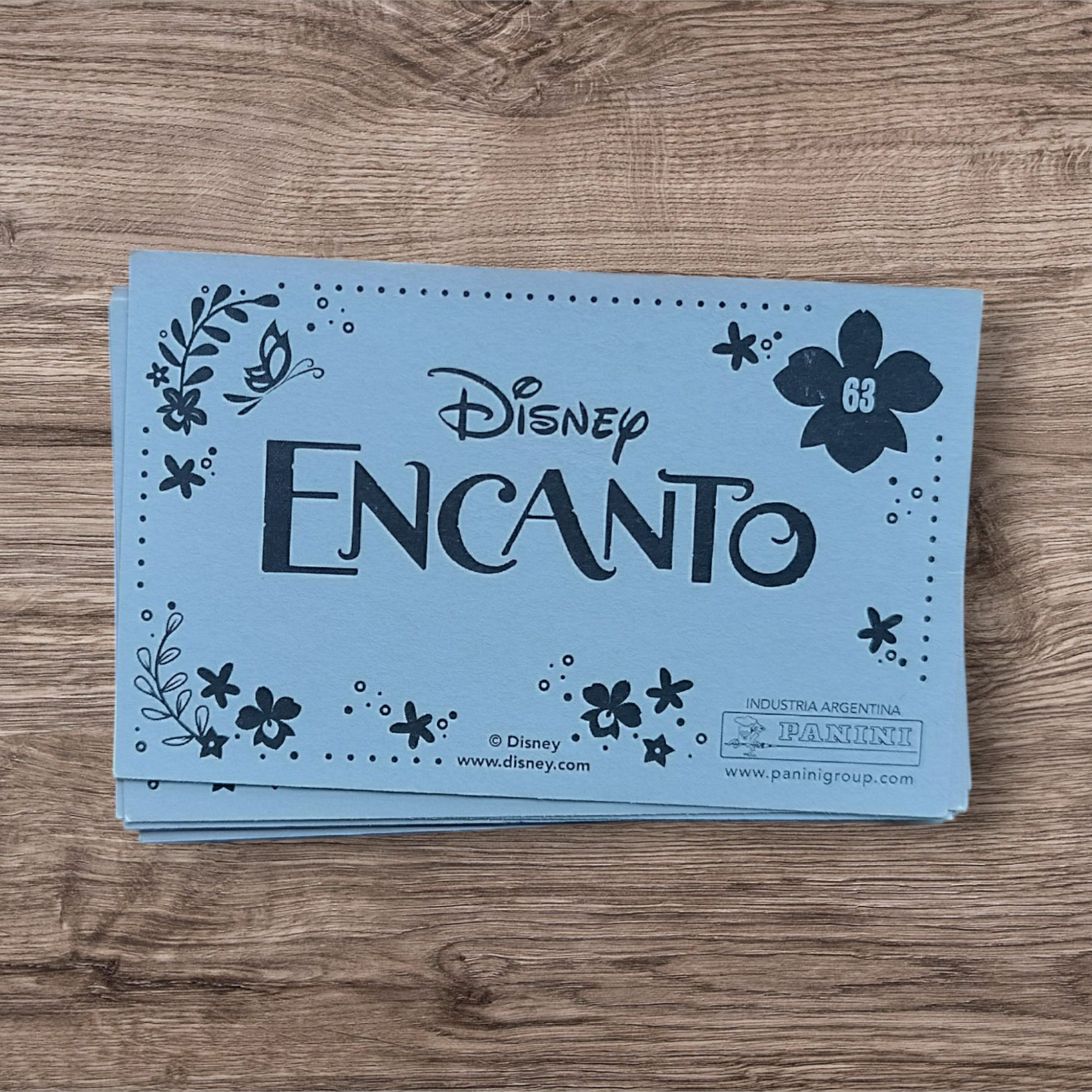 Lote 116 figuritas sin repetir Encanto, de Panini