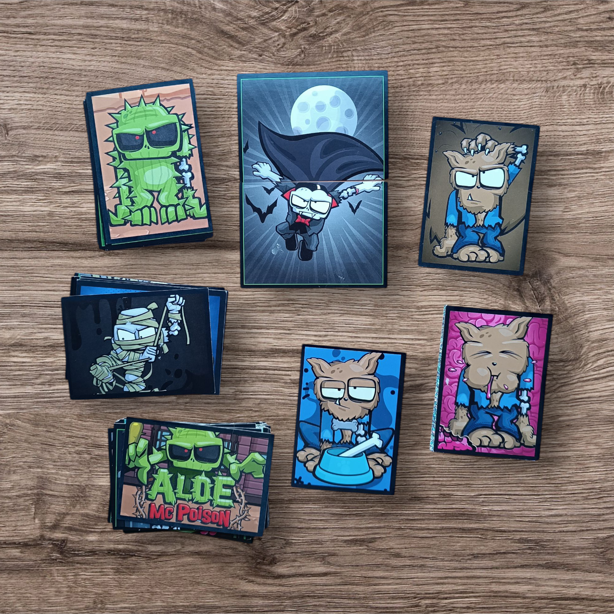 Lote 67 figuritas sin repetir Ultra Zombies, de Panini