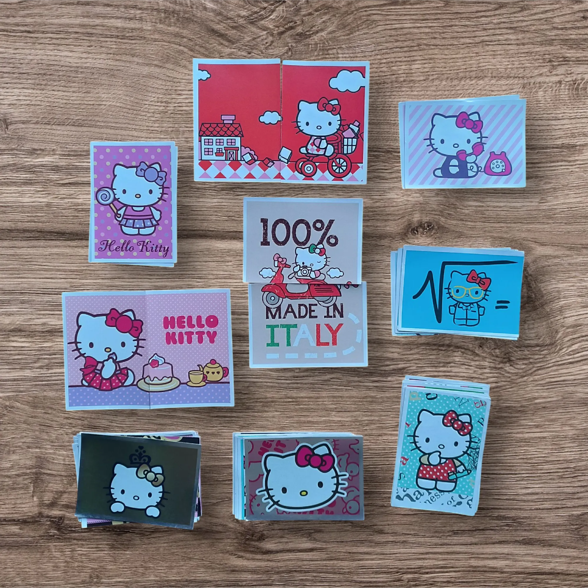 Lote 64 figuritas sin repetir Hello Kitty, de Panini