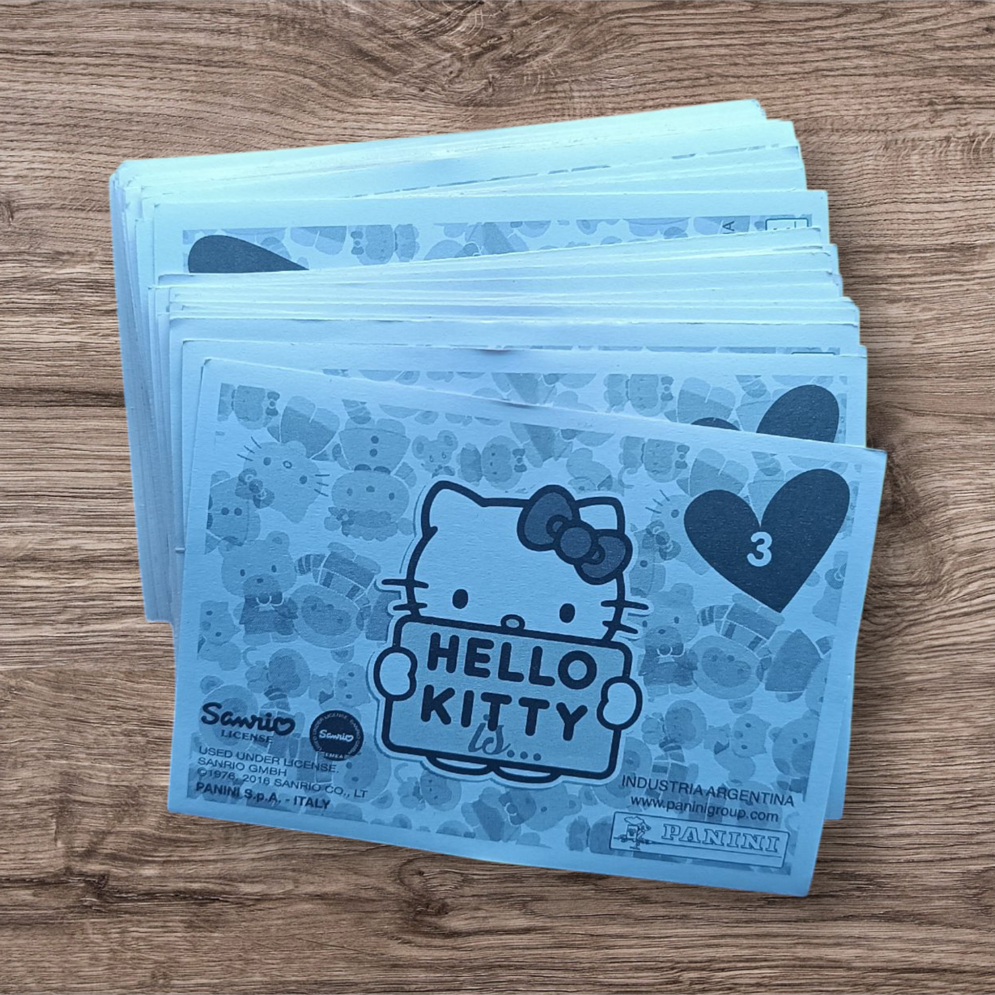 Lote 64 figuritas sin repetir Hello Kitty, de Panini