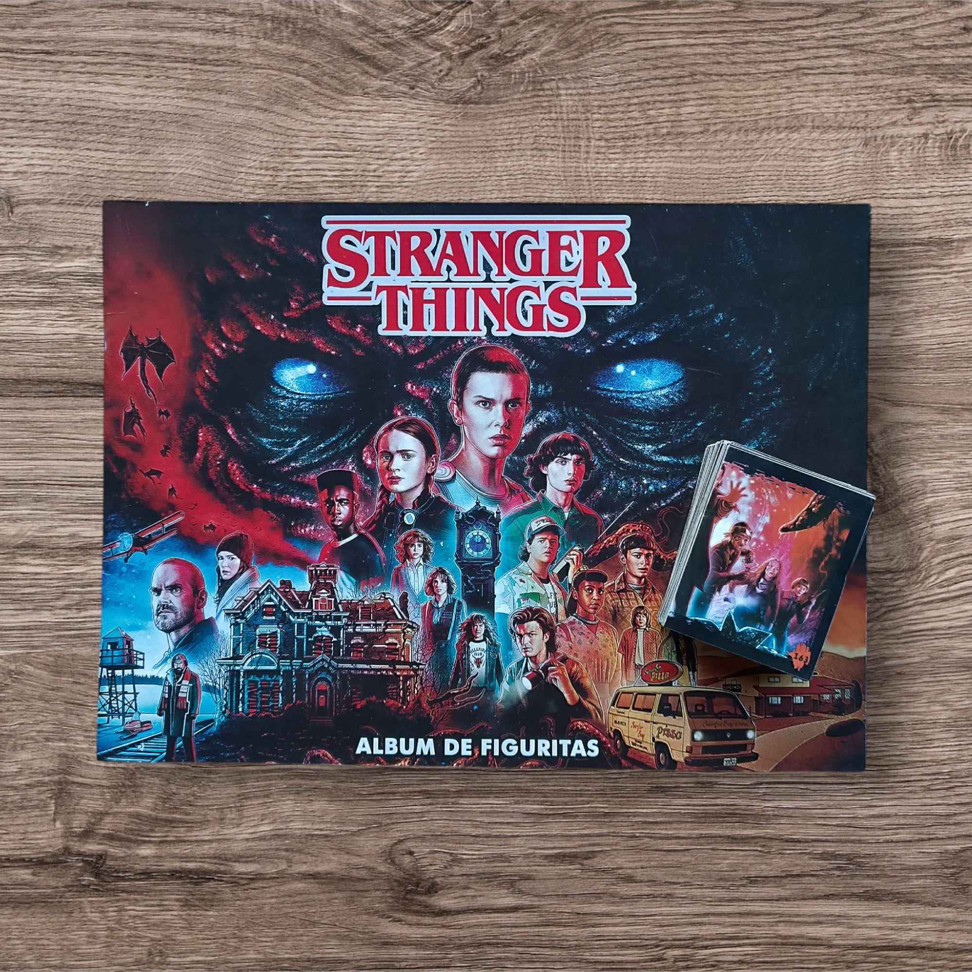 Álbum + 102 figuritas sin repetir Stranger Things