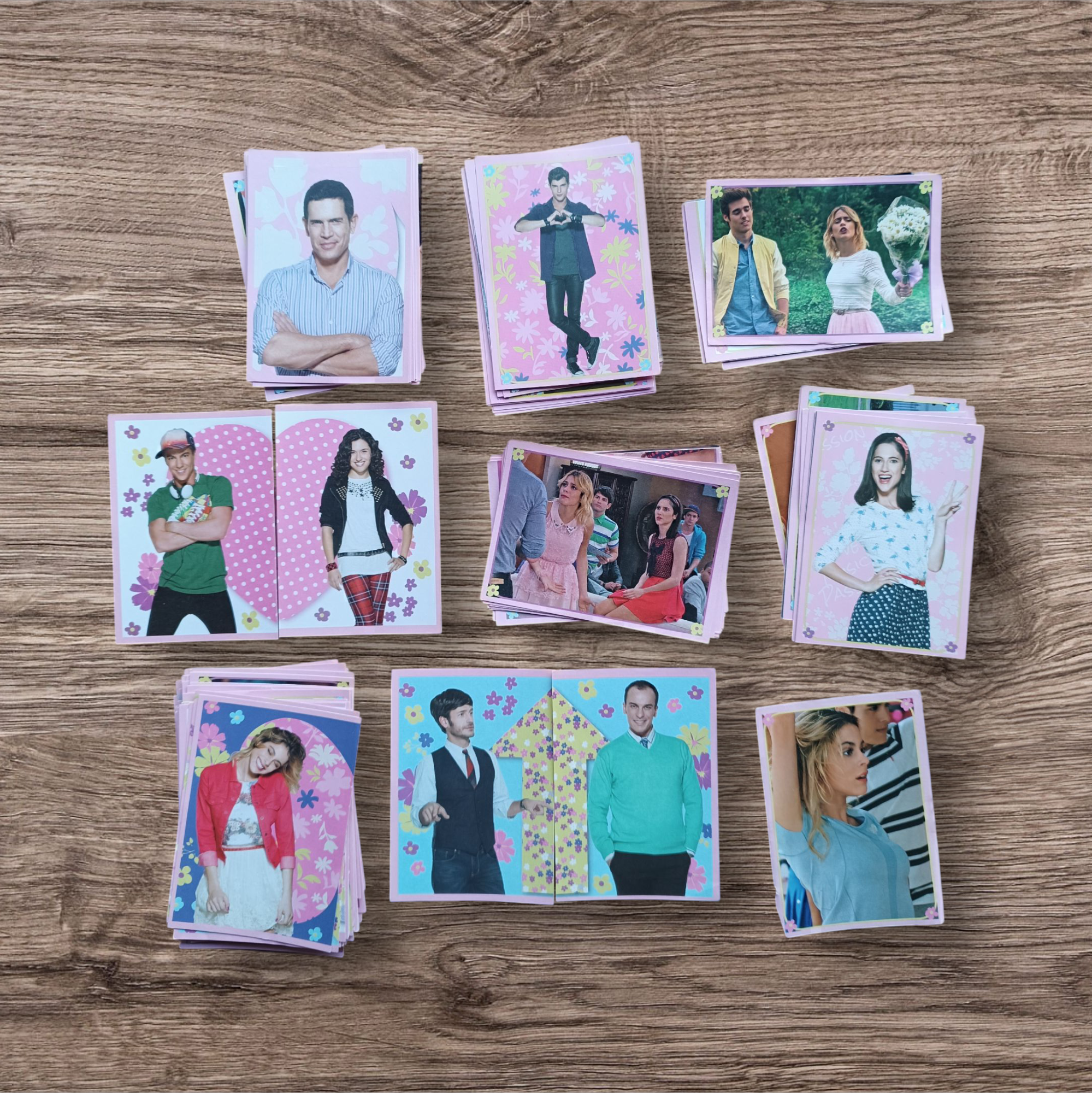 Lote 98 figuritas sin repetir Violetta, de Panini