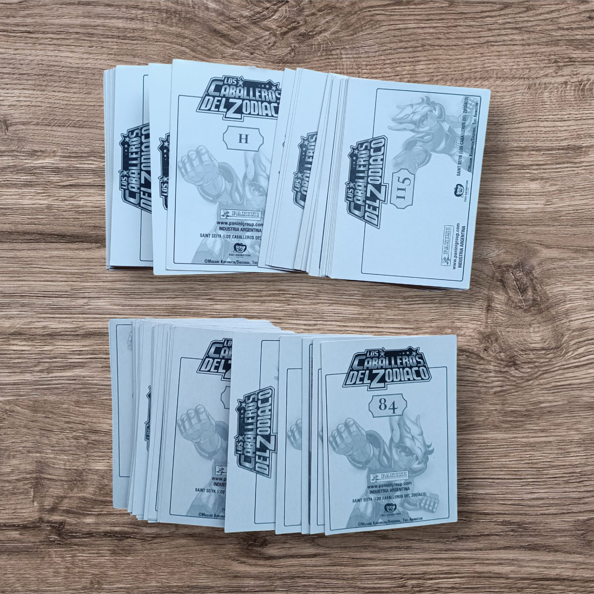Lote 94 figuritas sin repetir Caballeros del Zodiaco, de Panini