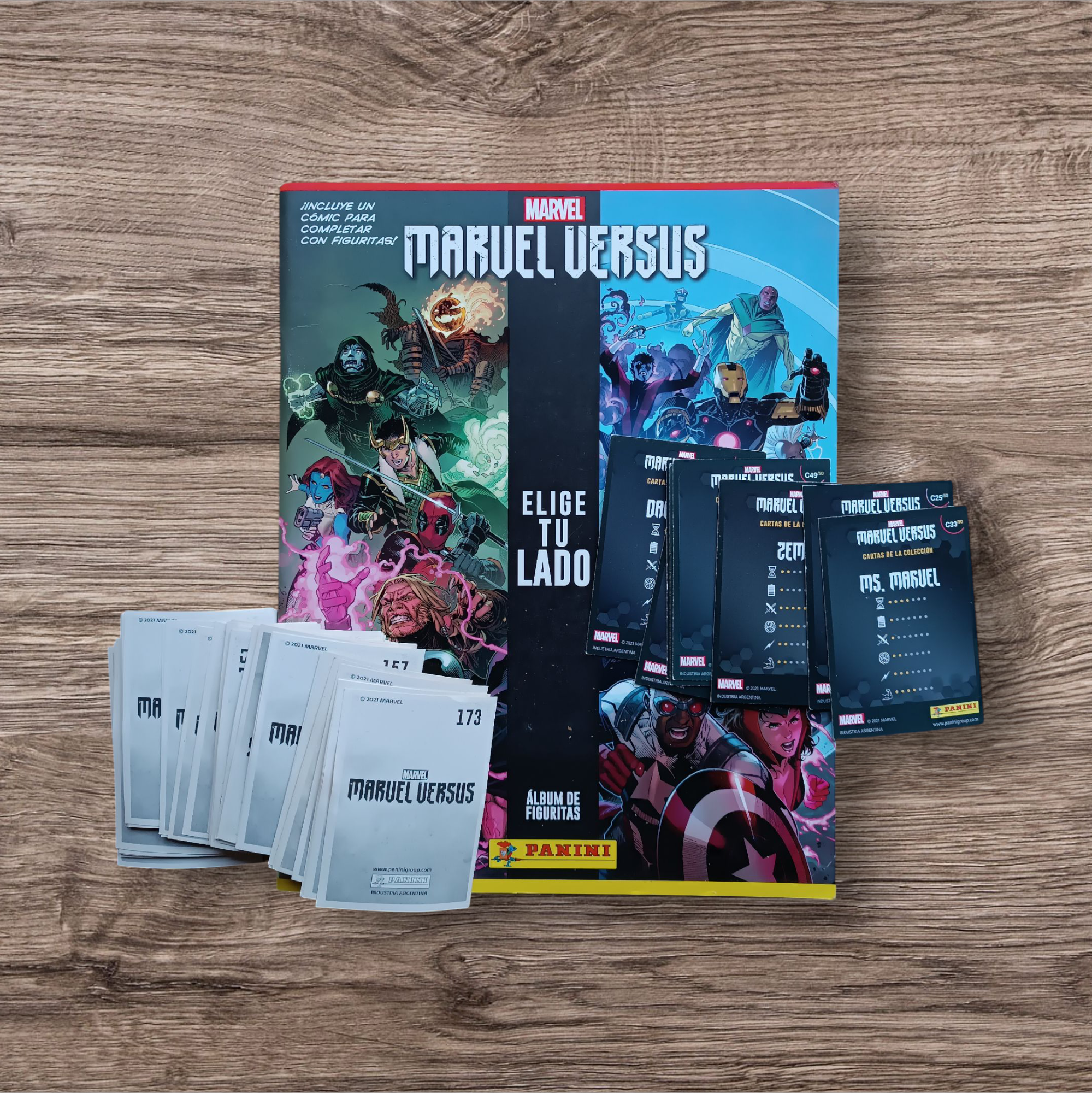 Extraordinario combo de álbum + 65 figuritas + 8 cartas Marvel Versus