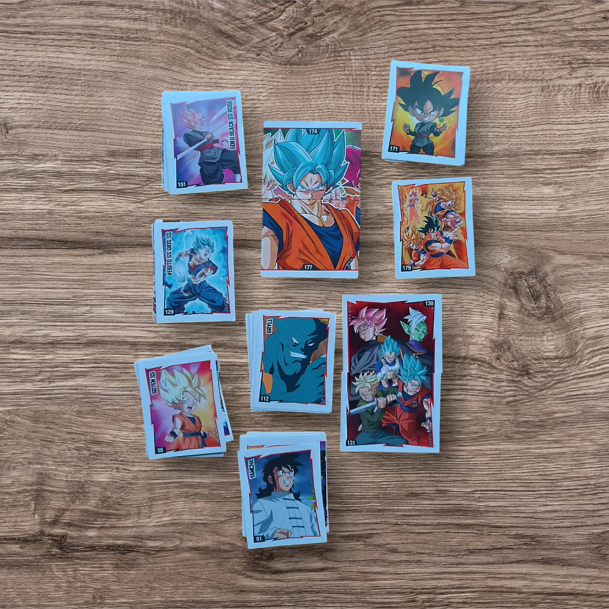 Lote 72 figuritas Dragon Ball
