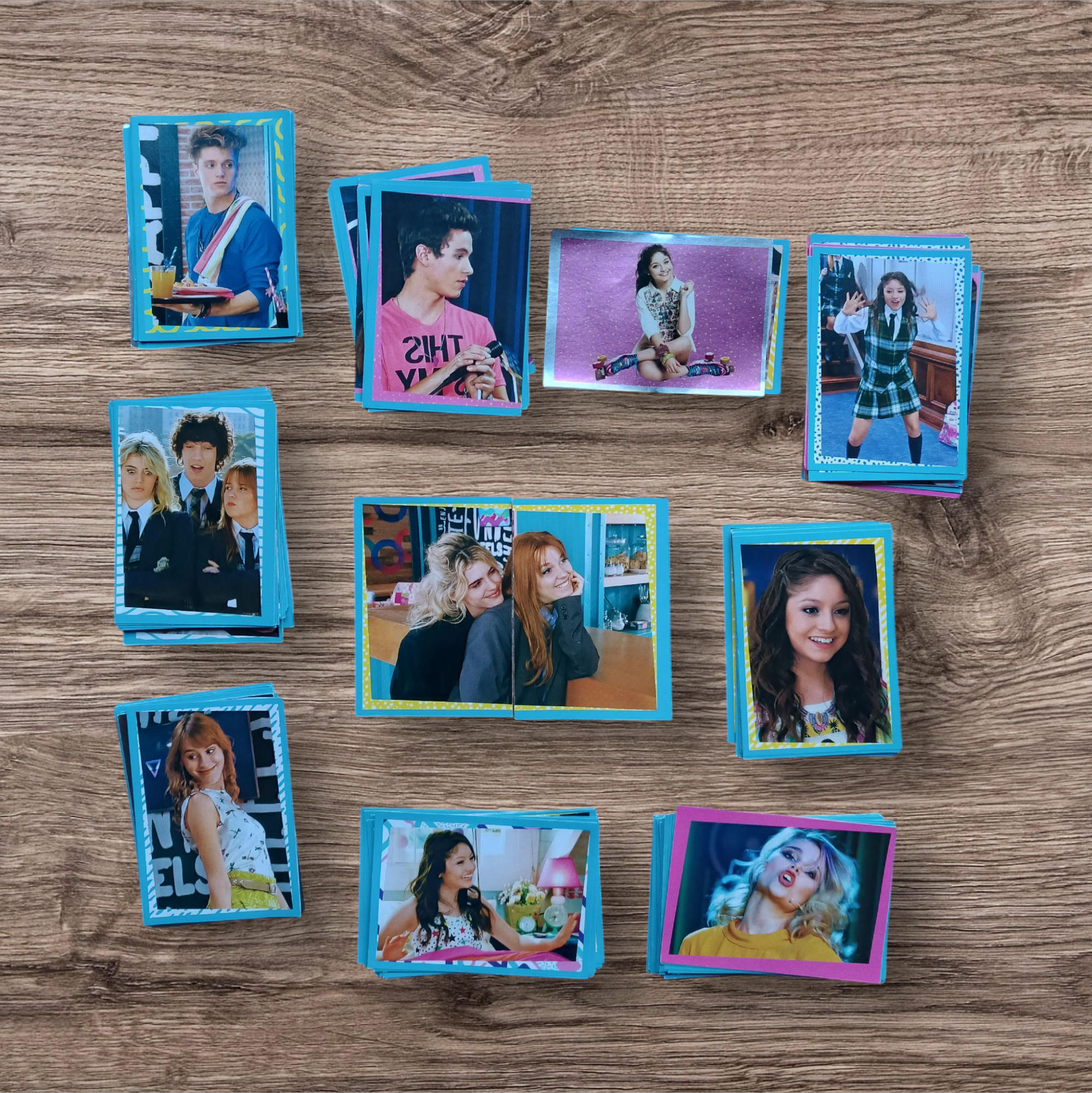 Lote 129 figuritas sin repetir Soy Luna, de Panini