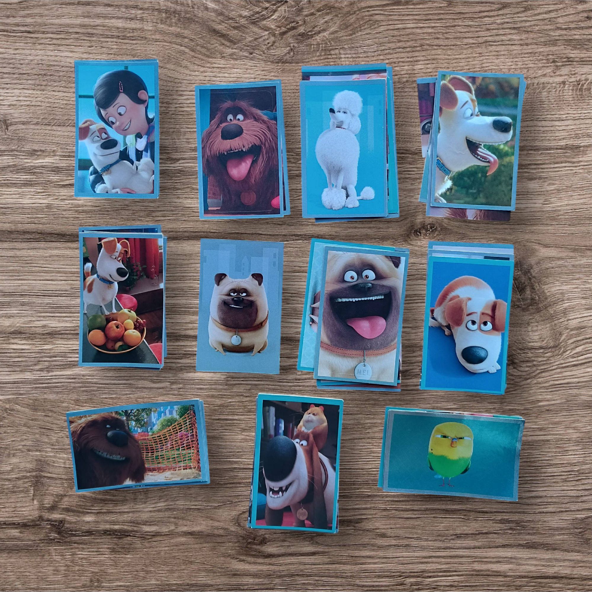 Lote 81 figuritas sin repetir Mascotas, de Panini