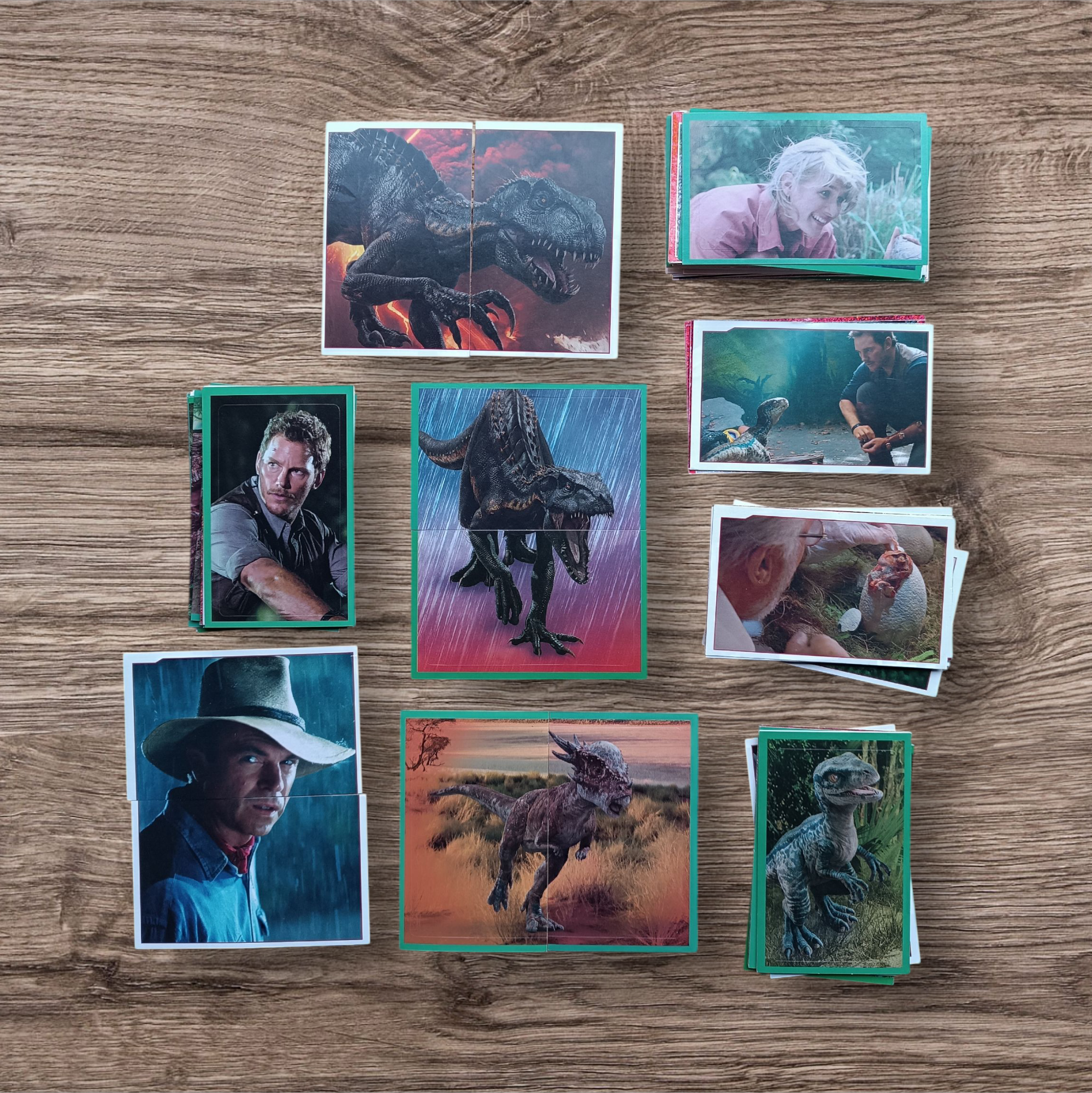 Lote 97 figuritas sin repetir Jurassic World