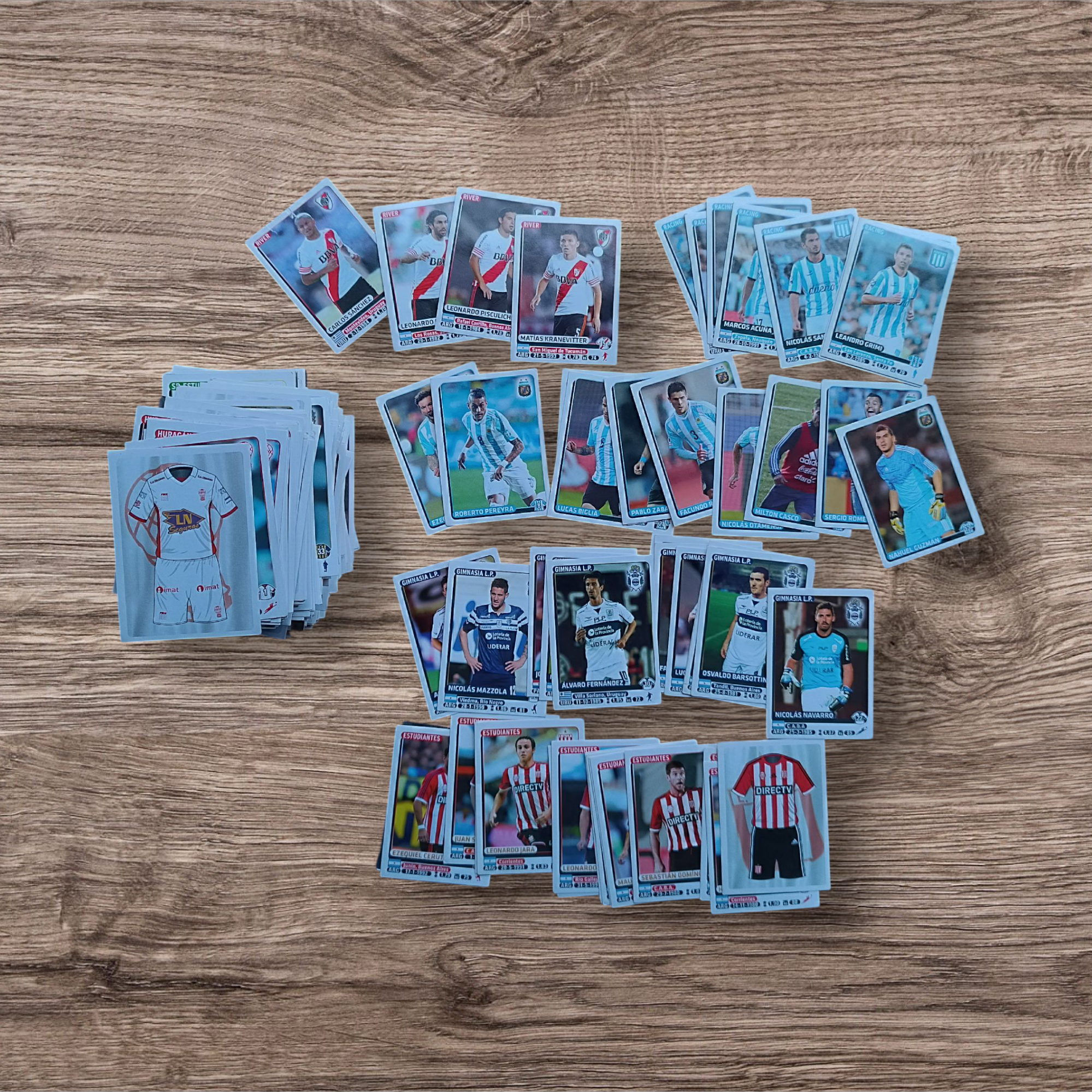Lote GIGANTE 576 figuritas sin repetir Fútbol Argentino 2015