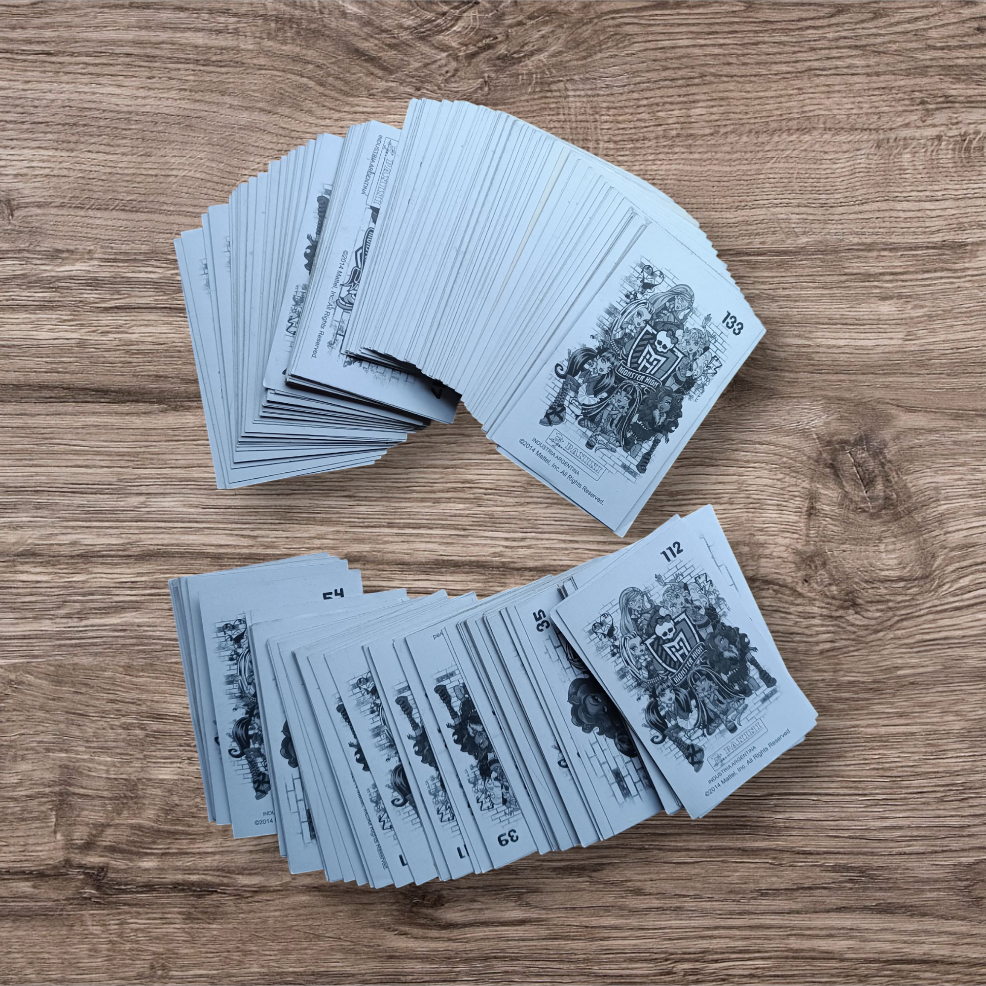 Lote 271 figuritas Monster High, de Panini