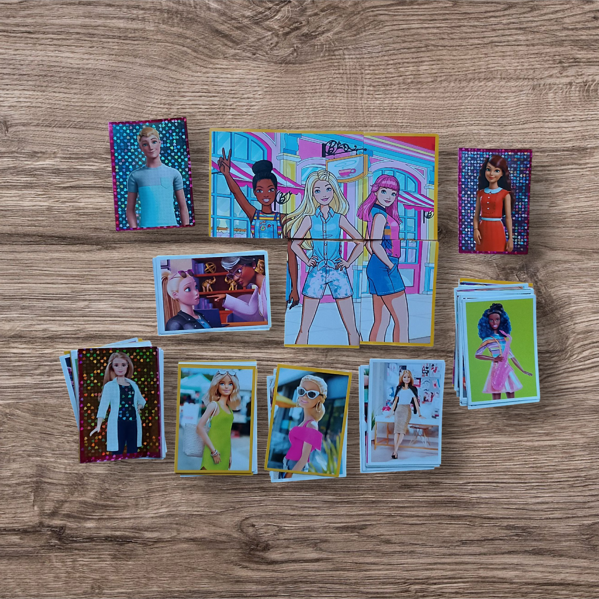 Lote 89 figuritas sin repetir Barbie, de Panini