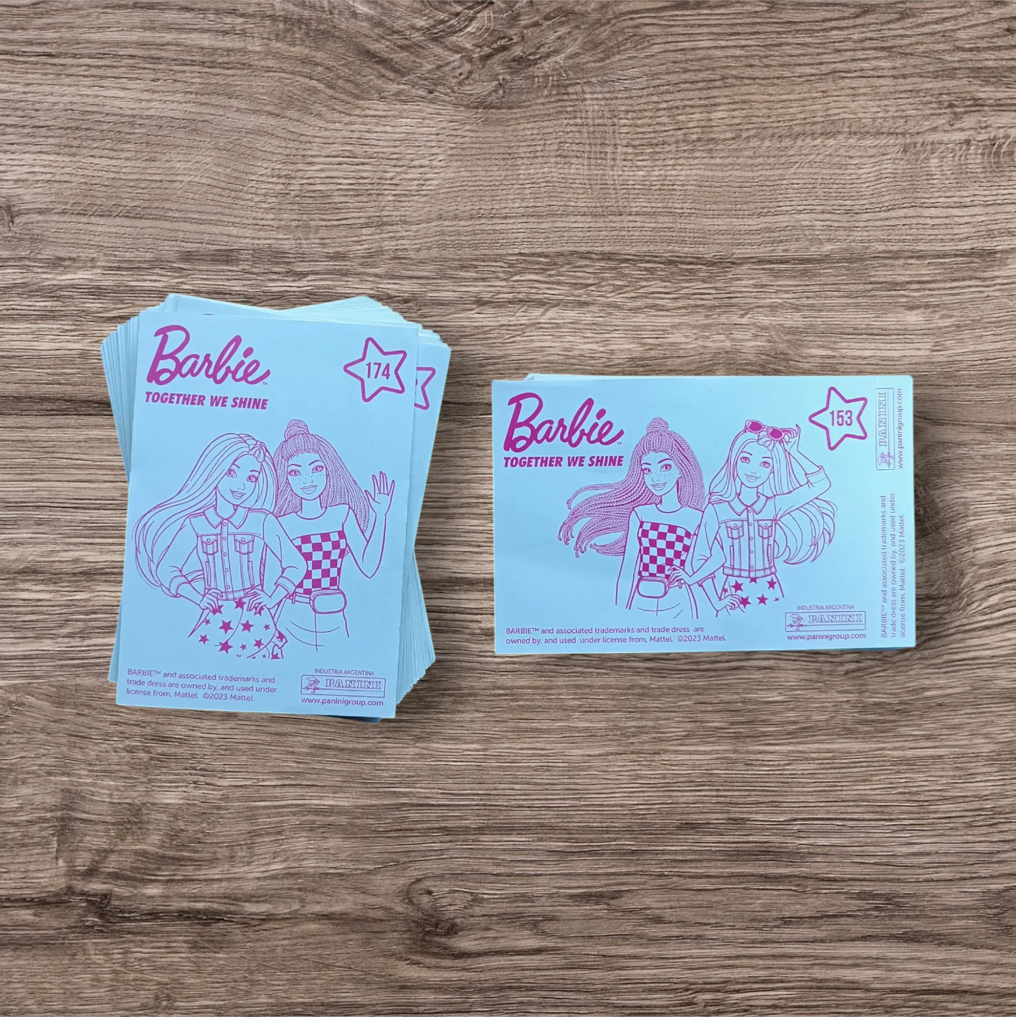 Lote 89 figuritas sin repetir Barbie, de Panini