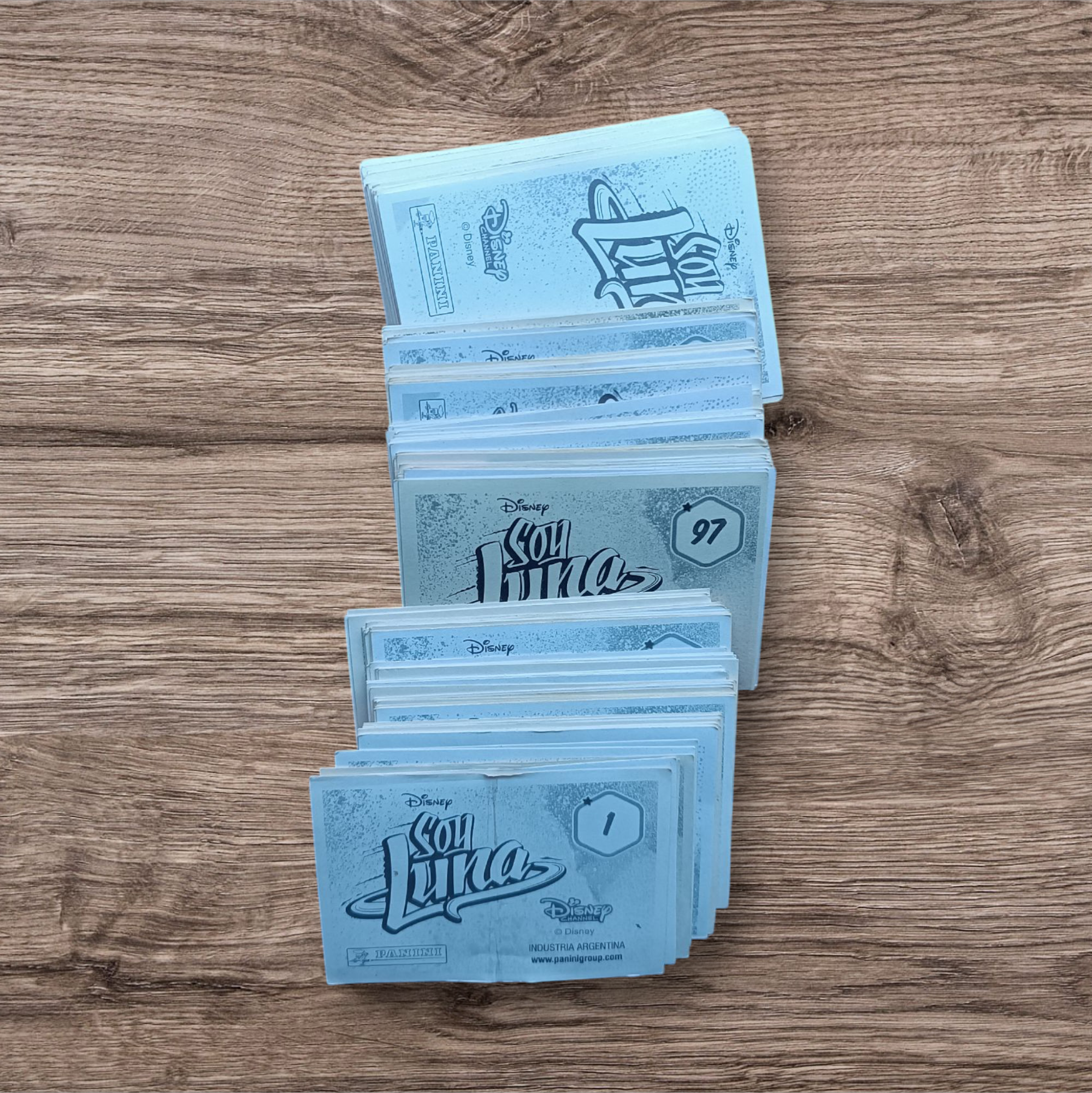 Lote 183 figuritas sin repetir Soy Luna, de Panini