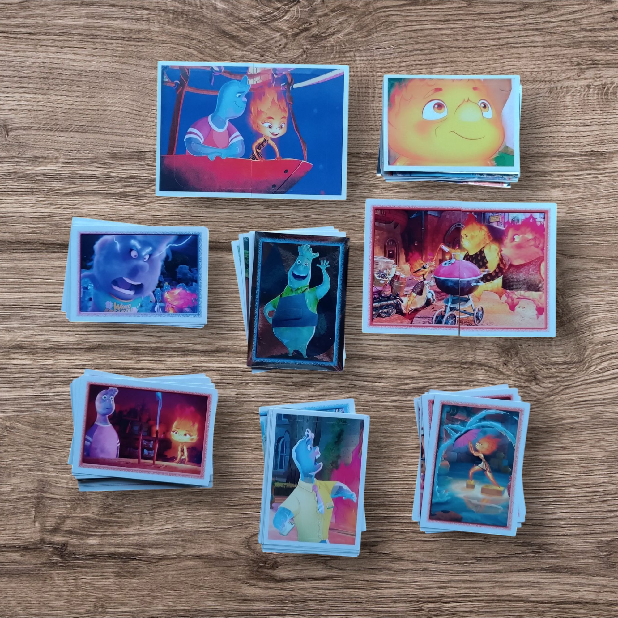 Lote 79 figuritas sin repetir Elementos, de Panini