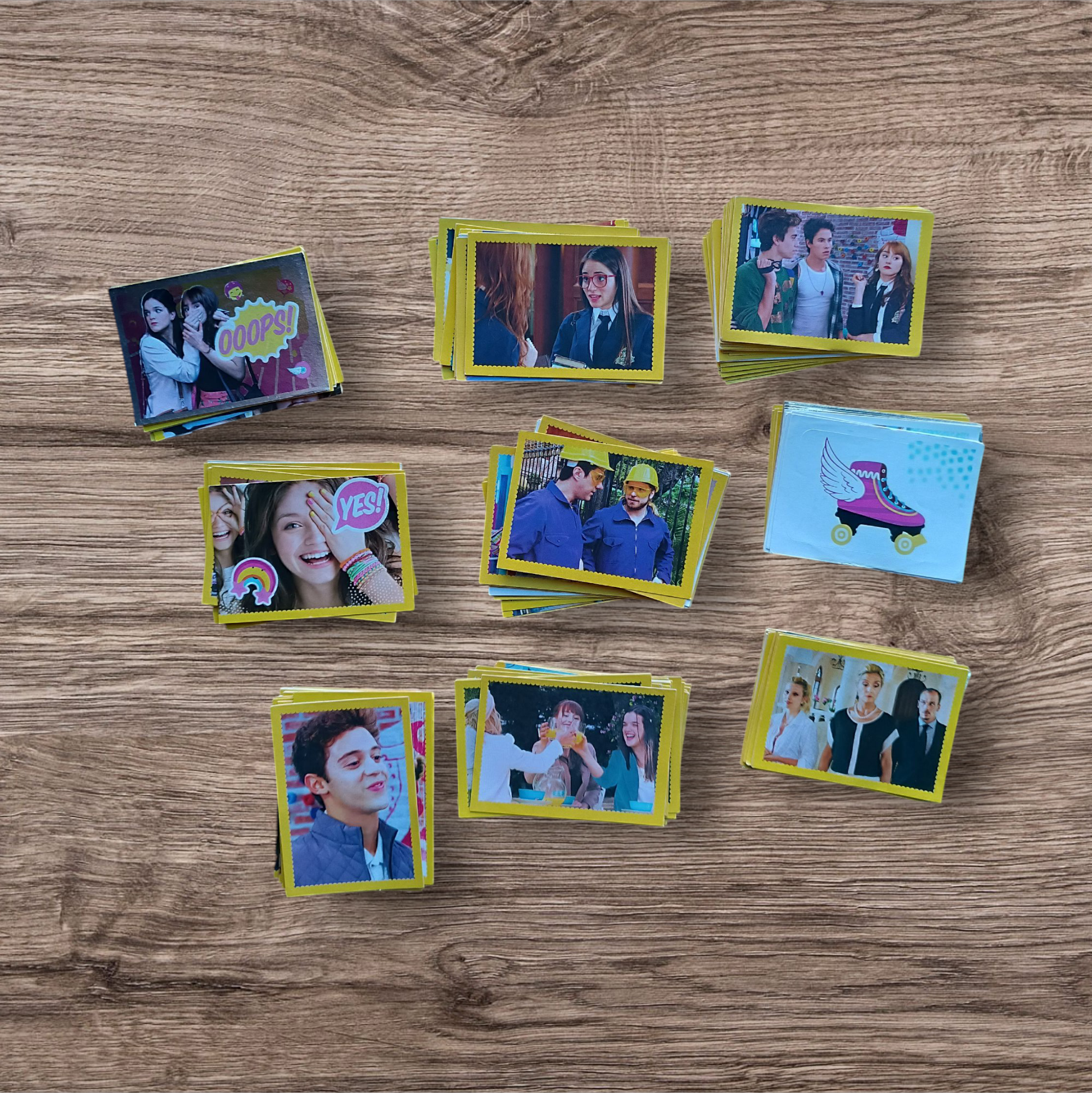 Lote 187 figuritas sin repetir Soy Luna, de Panini