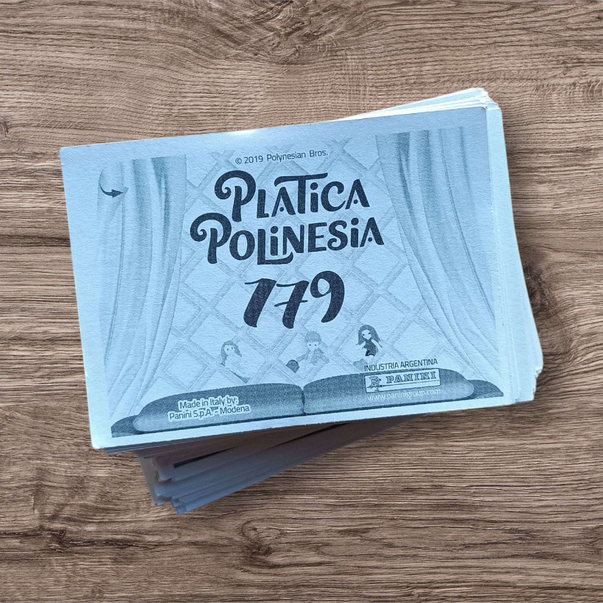 Lote 107 figuritas sin repetir Plática Polinesia, de Panini