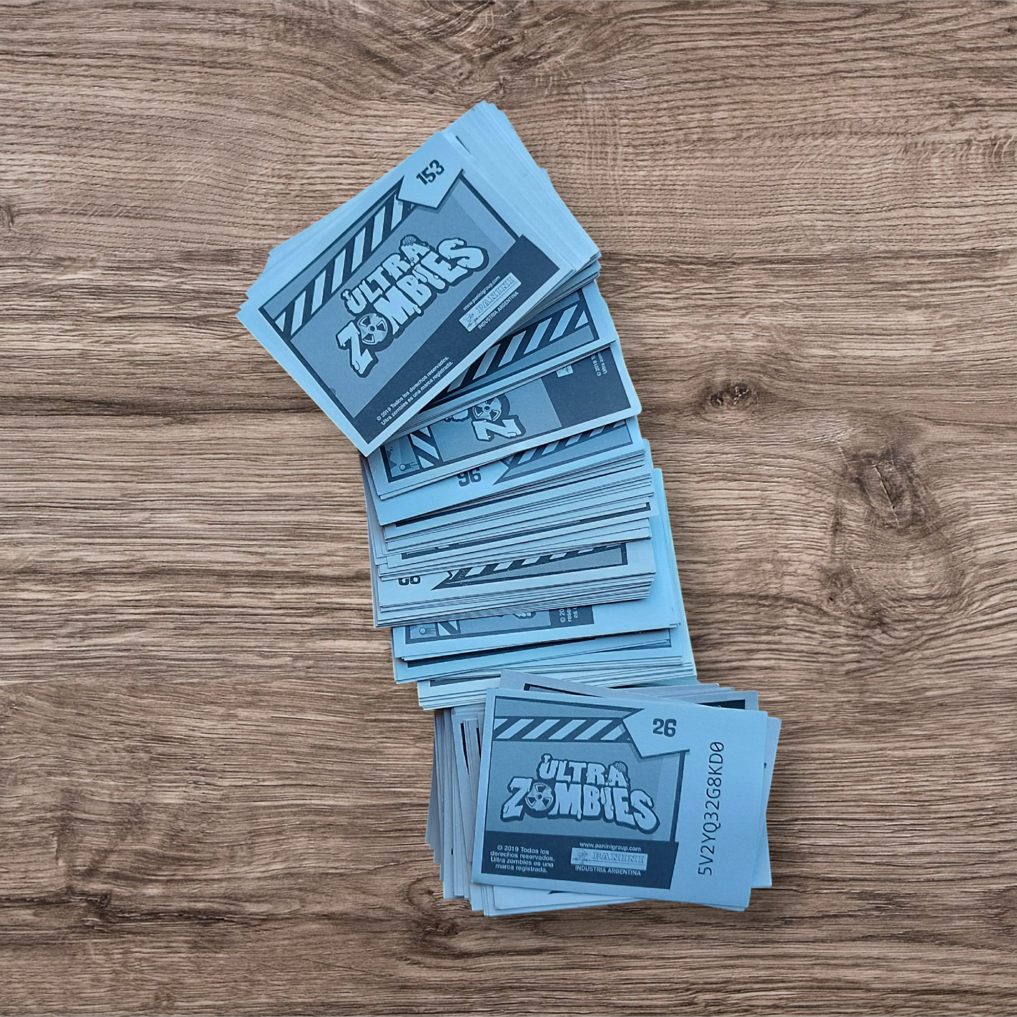 Lote 233 figuritas Ultra Zombies