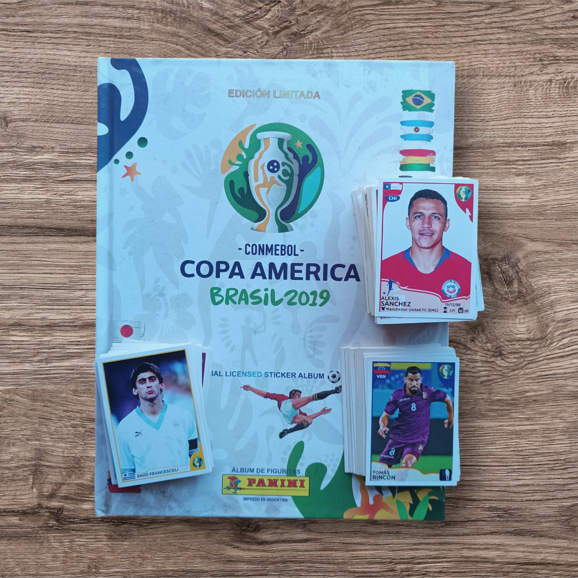 Álbum tapa dura + 272 figuritas sin repetir Copa América 2019
