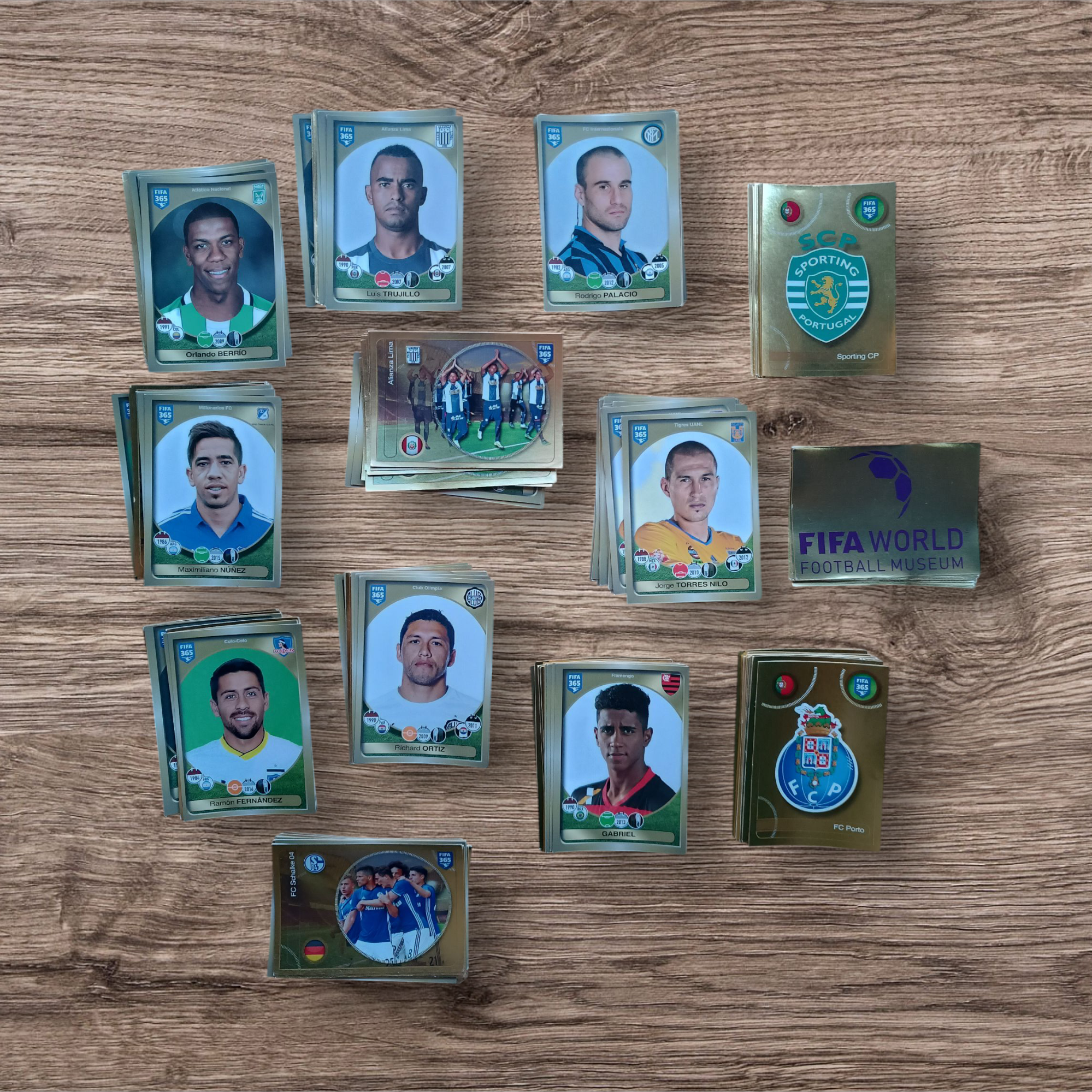 Lote 198 figuritas FIFA 365 2017, de Panini
