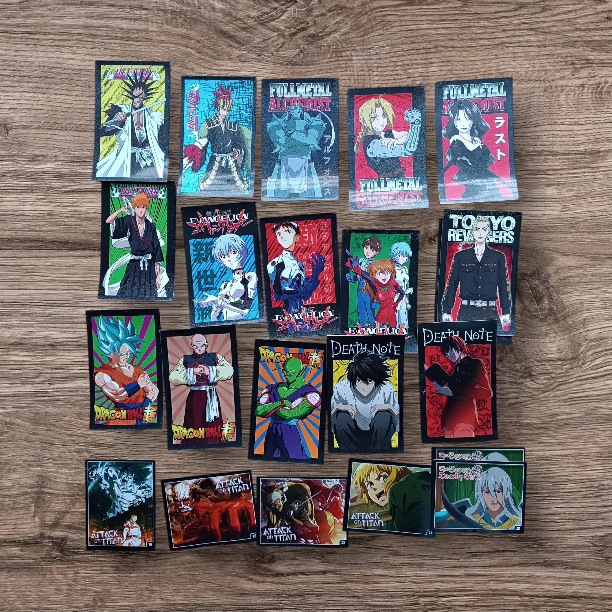 Lote 65 figuritas + 40 cartas Universo Animé