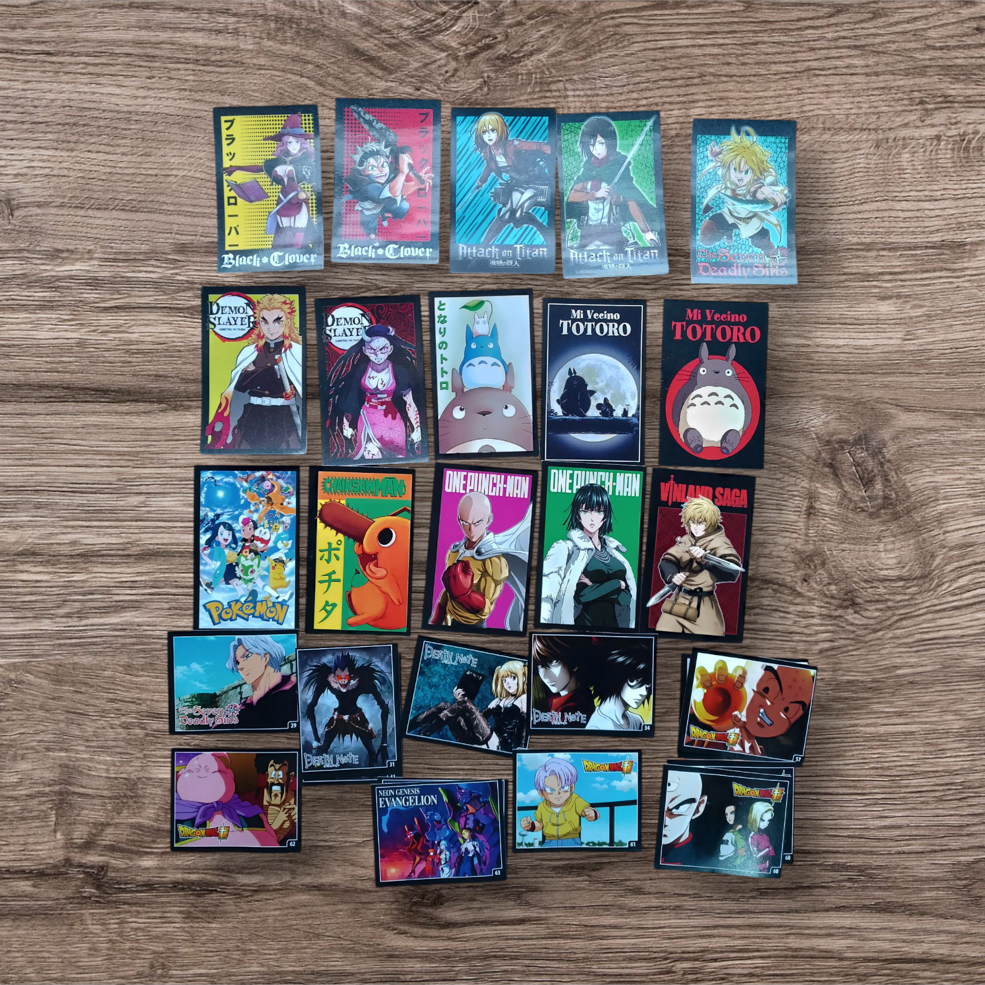 Lote 65 figuritas + 40 cartas Universo Animé